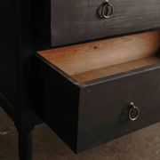Commode noire à 2 tiroirs, plateau en bois brut et pied fuselés