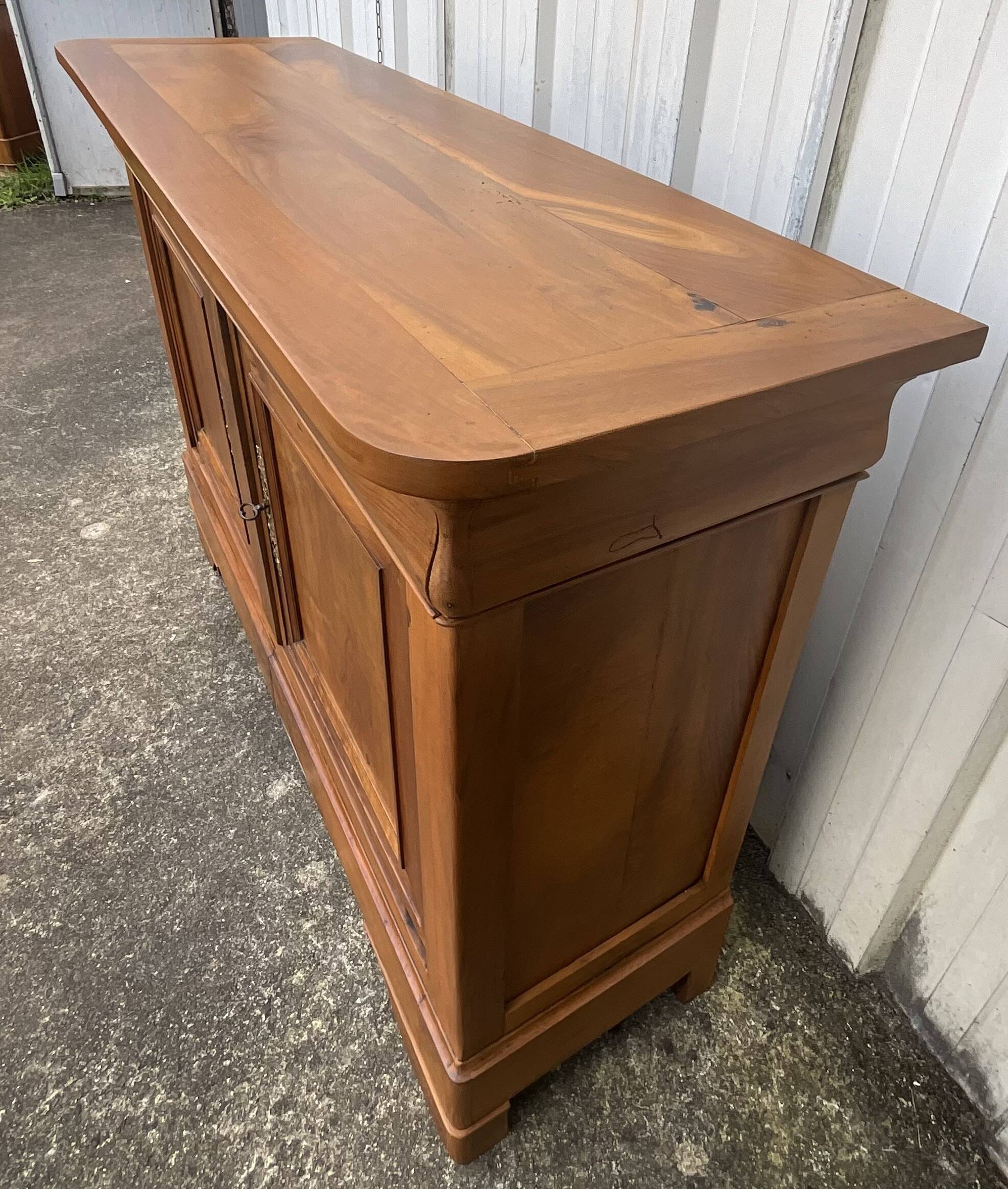 Louis-Philippe walnut buffet