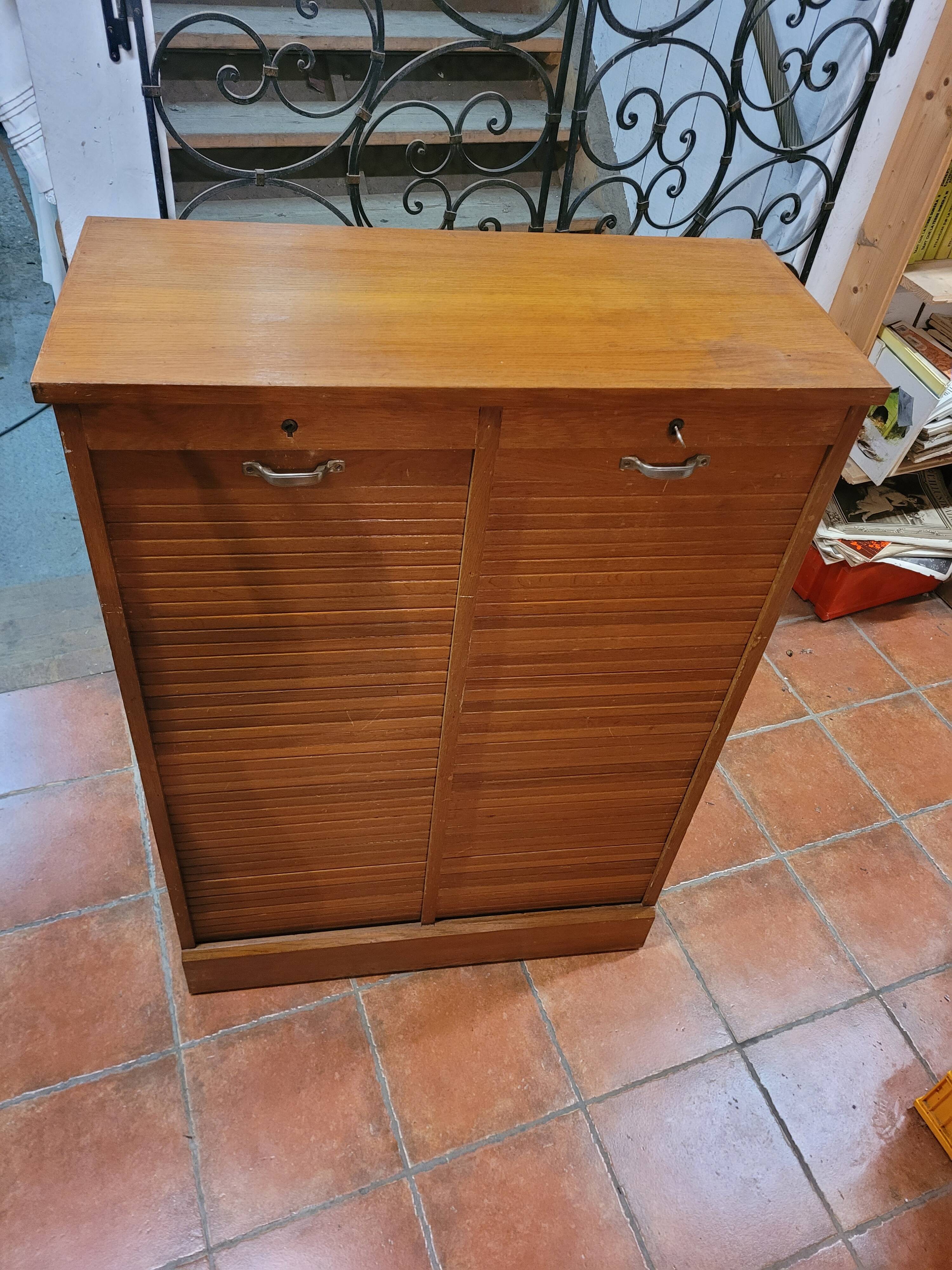 Double binder with curtains