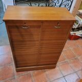 Double binder with curtains