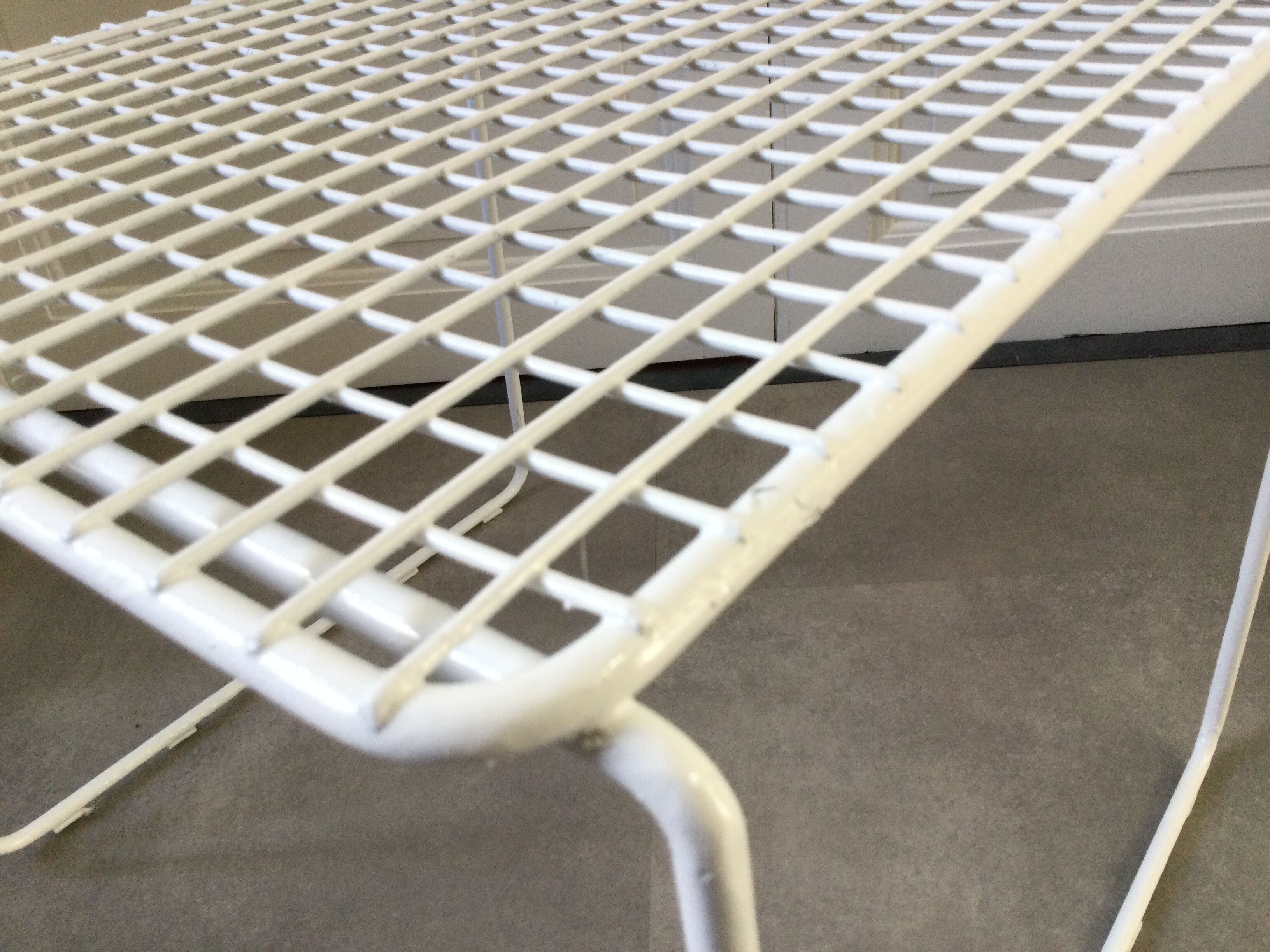 Chaise métal grillagée