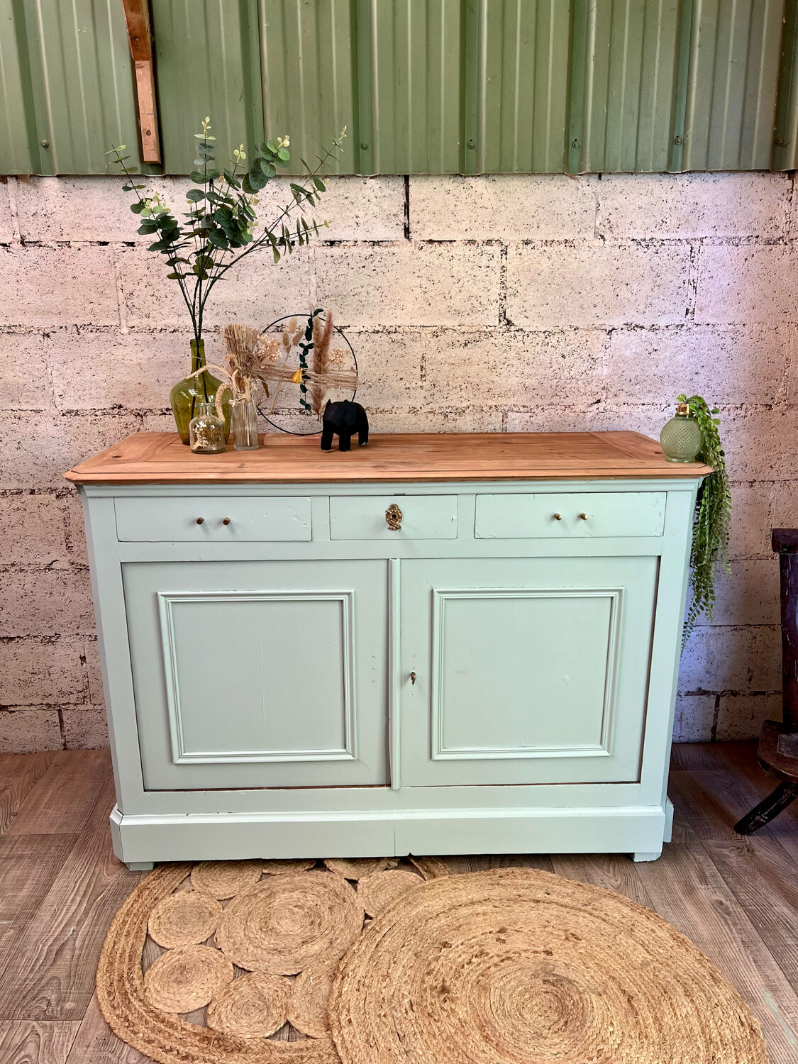 Solid wood sideboard