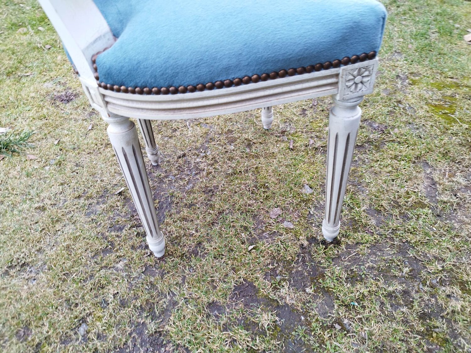 Chair Medallion velvet blue patina white Louis XVI