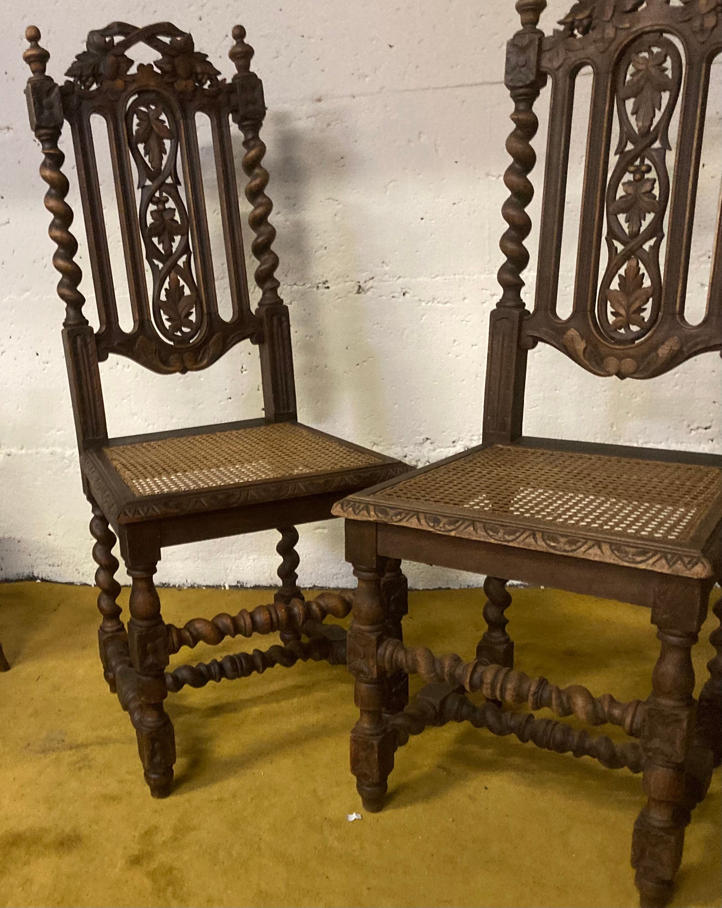 Duo de chaises bois sculpté