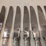 12 couteaux de table en métal argenté orfèvre Christofle Marly