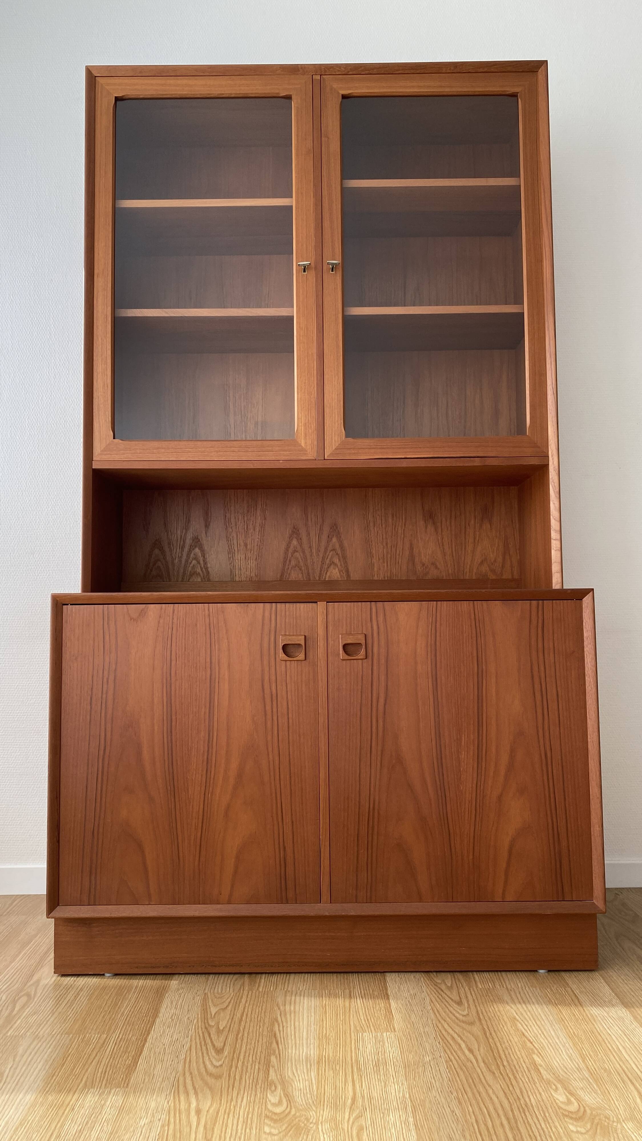 Meuble vitrine scandinave années 60 en teck par Erik Brouer