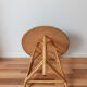 Table ronde vintage en rotin , tripode