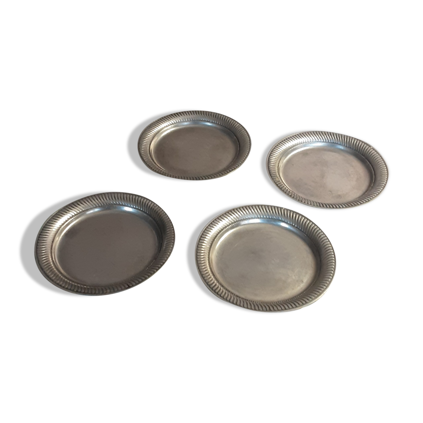 Lot de 4 dessus de verre en étain  étain à la rose