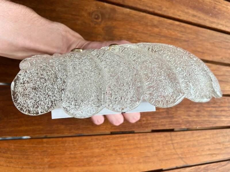 Murano wall lamp in cracked glass and gilded brass, Italian design 1970