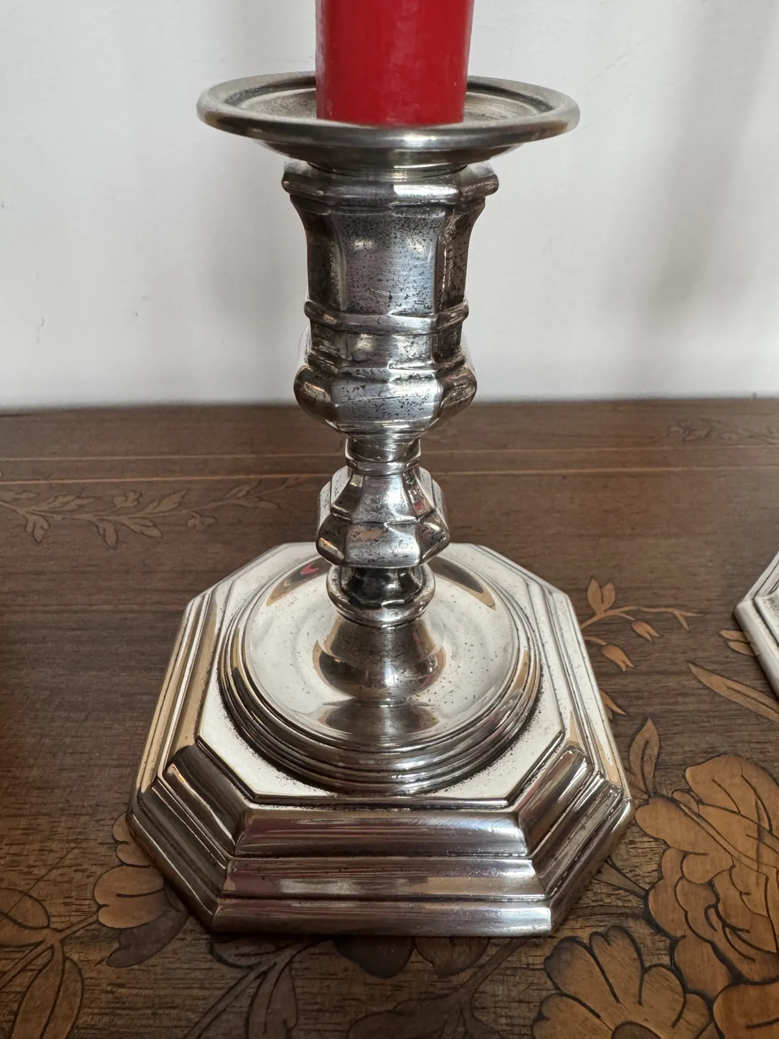 Paire de bougeoirs de style Louis XV