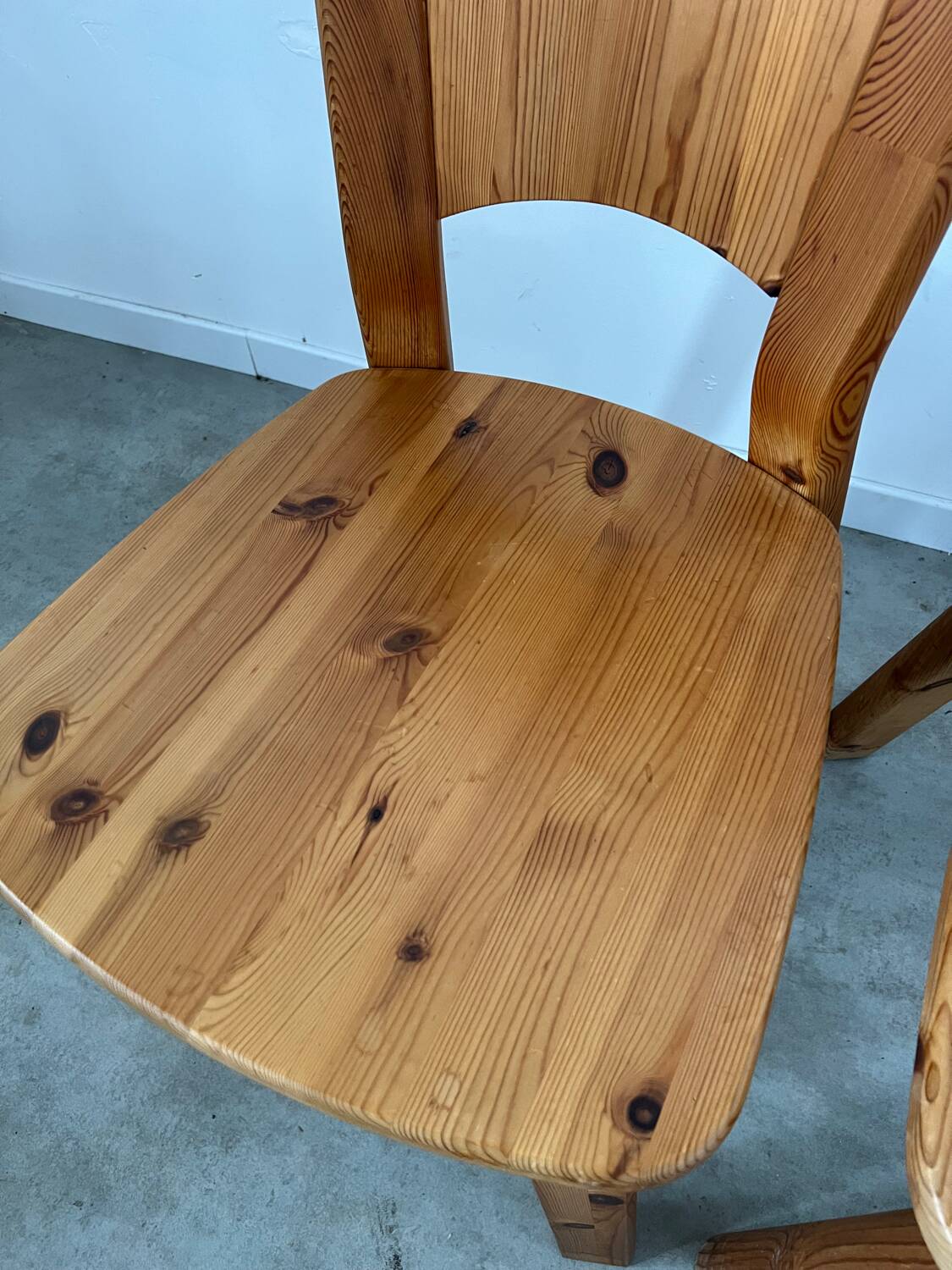 French design pine table and chair set from the 70s brutalist vintage arcs