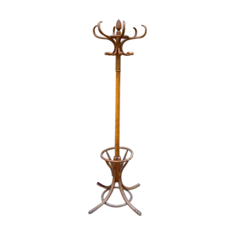 Baumann coat hanger