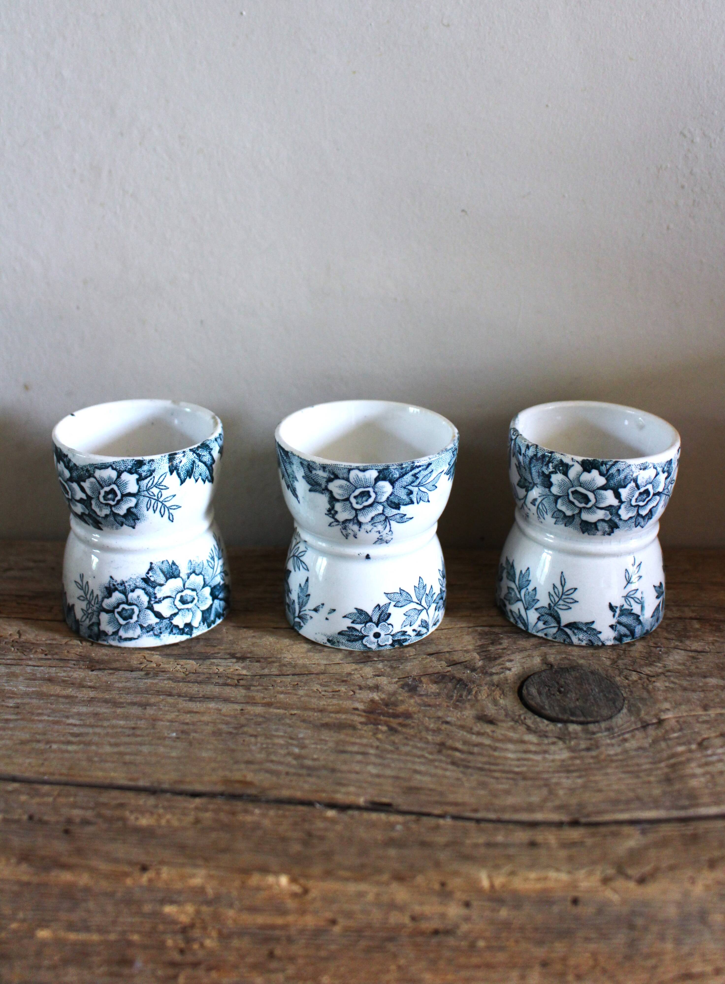 Diabolo egg cup Terre de Fer blue flowers
