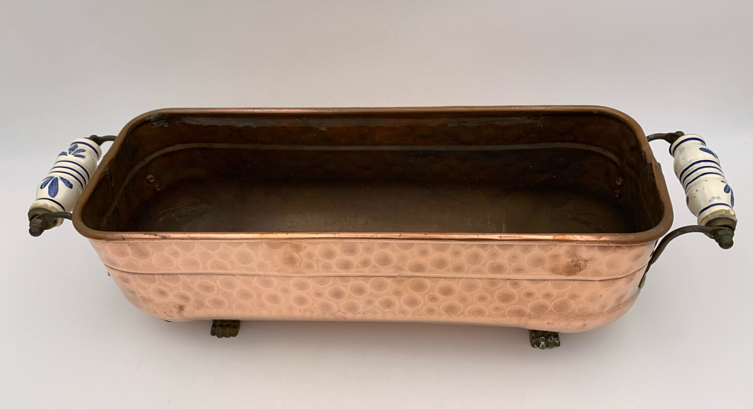 Old copper planter, brass feet - Circa 1900