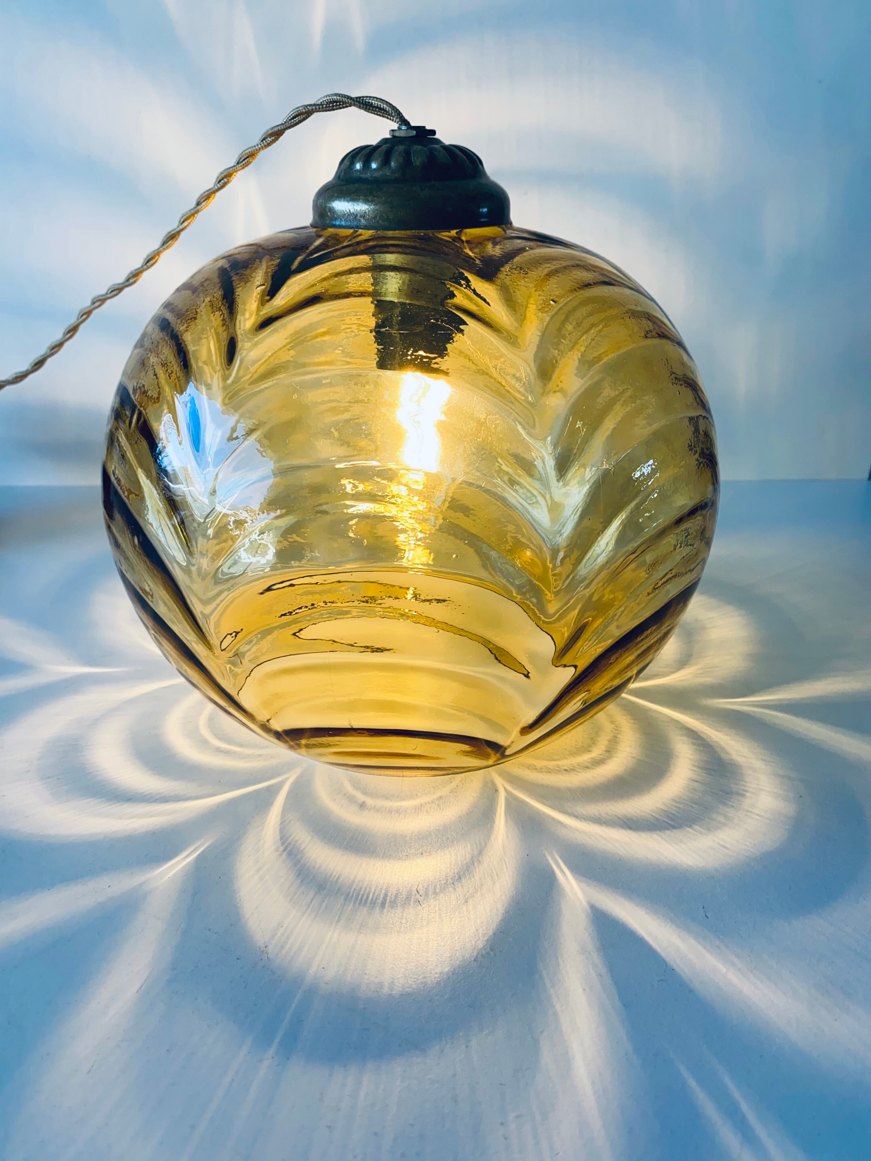 Amber glass ball suspension