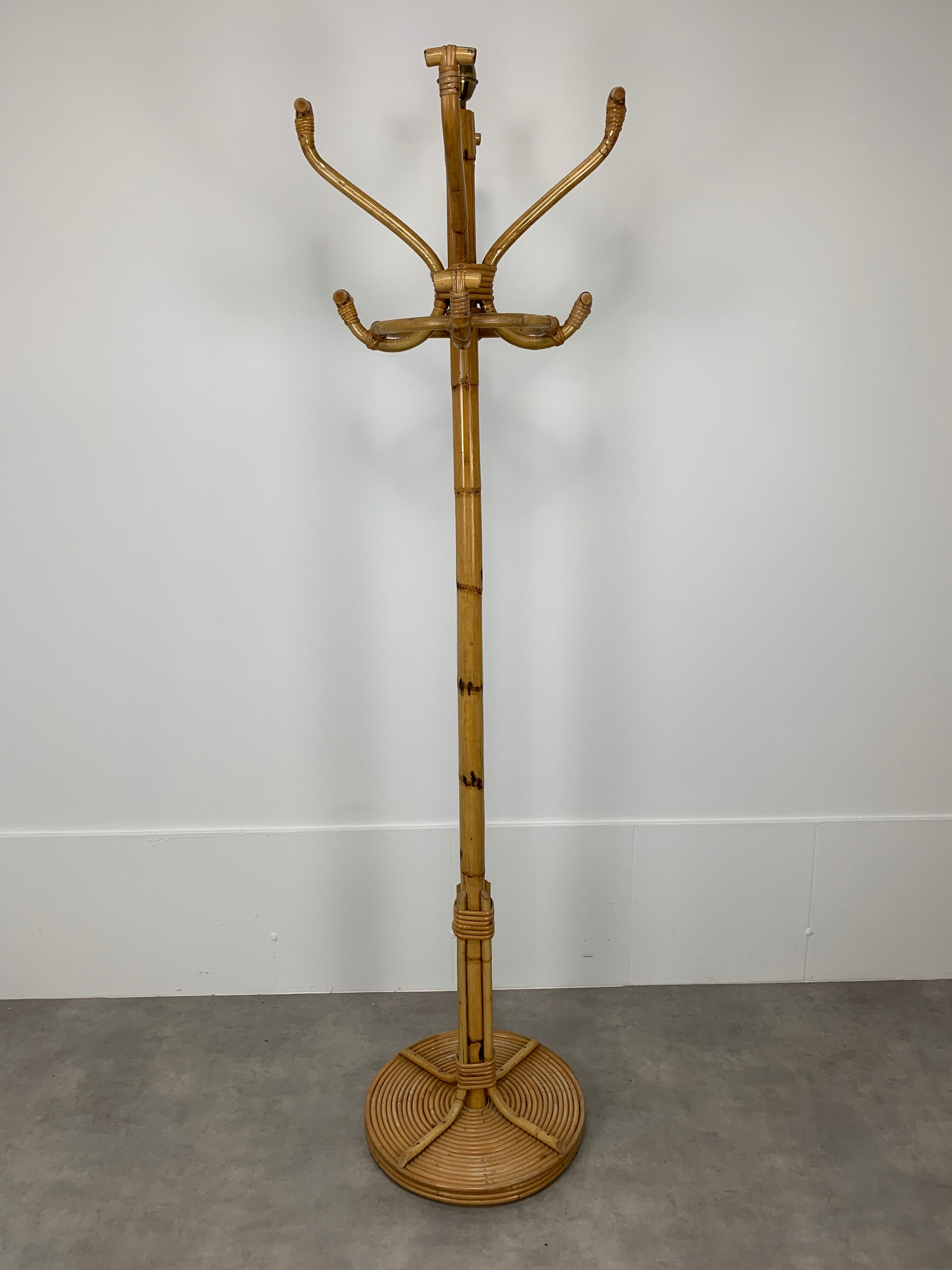 Rattan parrot coat rack and chic jungle style brass
