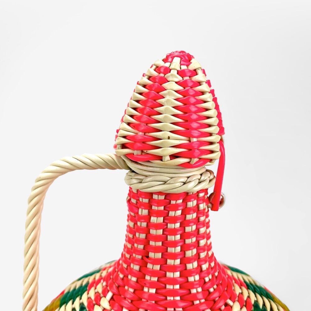 Multicolored glass bottle and braided scoubidou