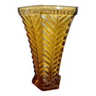 Vase art déco en verre ambré