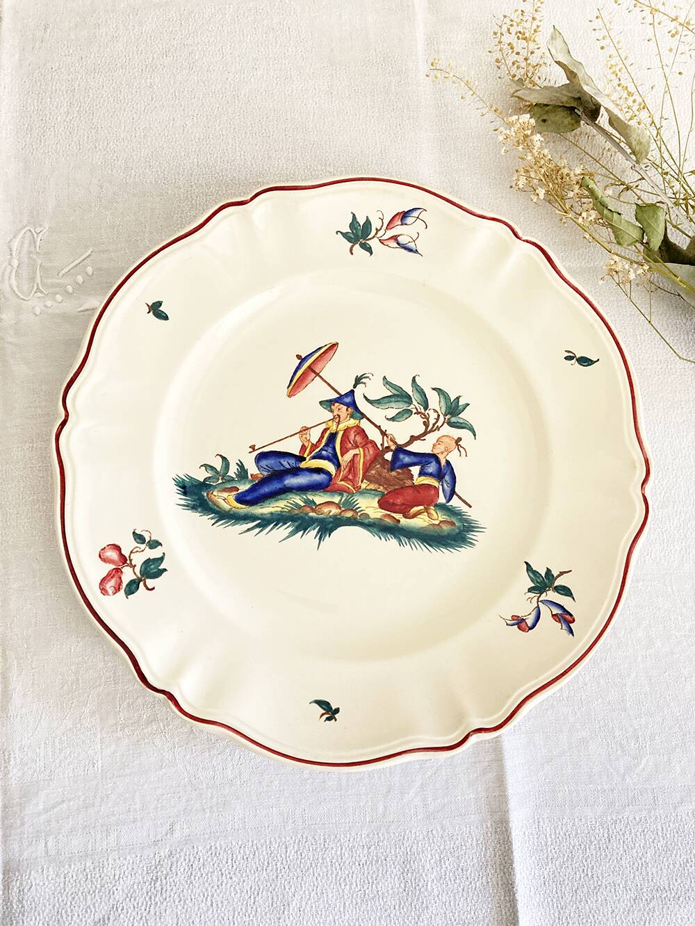 Sarreguemines dish, Chinese scene motif