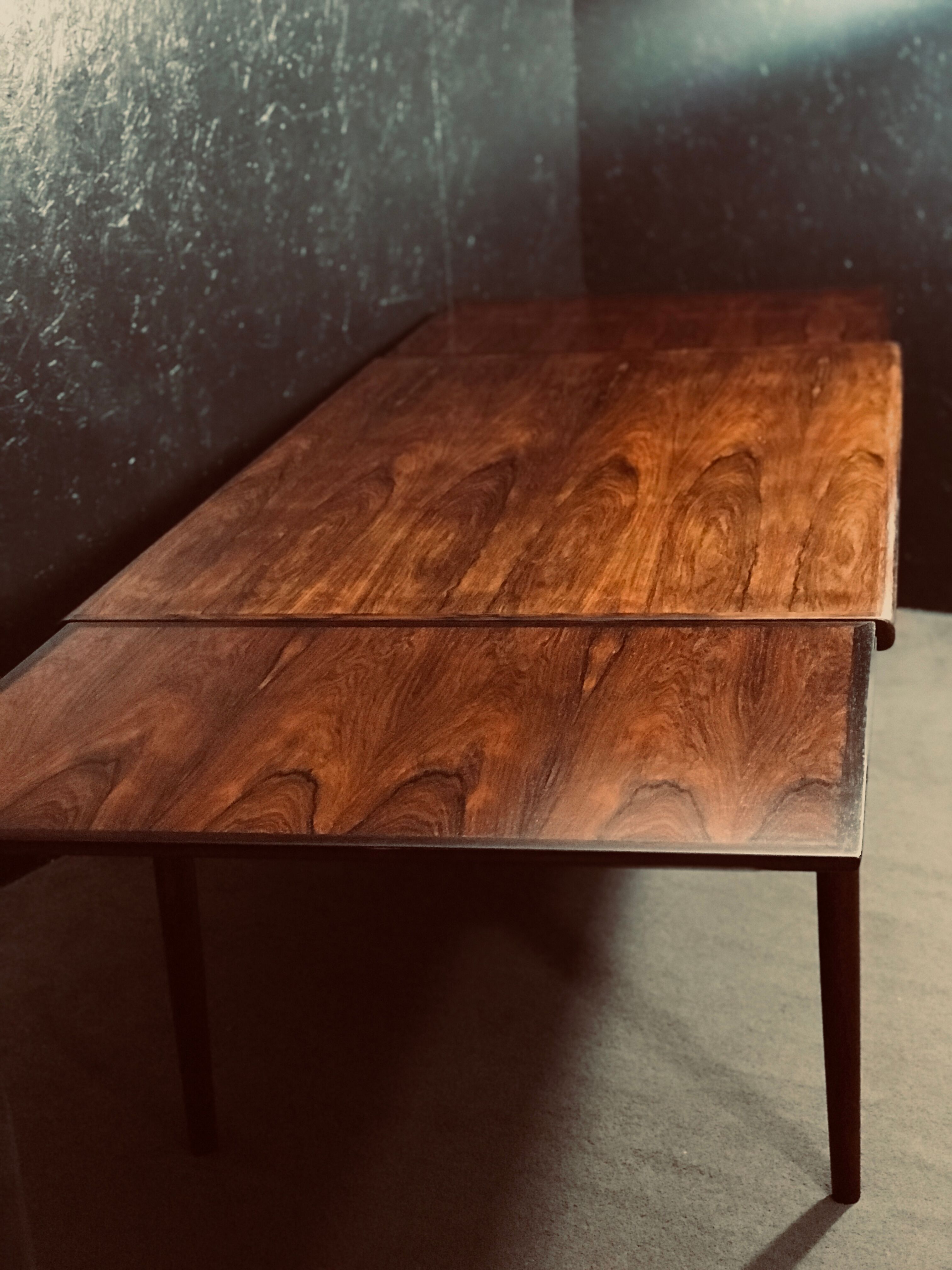 Mid-century danish rosewood extending table.