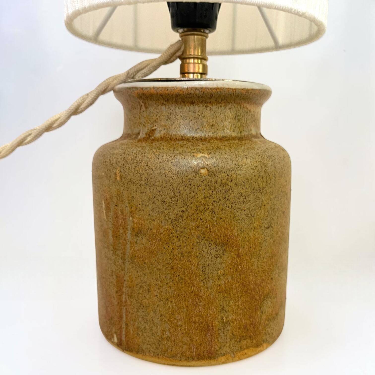 Lampe en grès vintage brun caramel - 1980 - Abat-jour en ruban beige