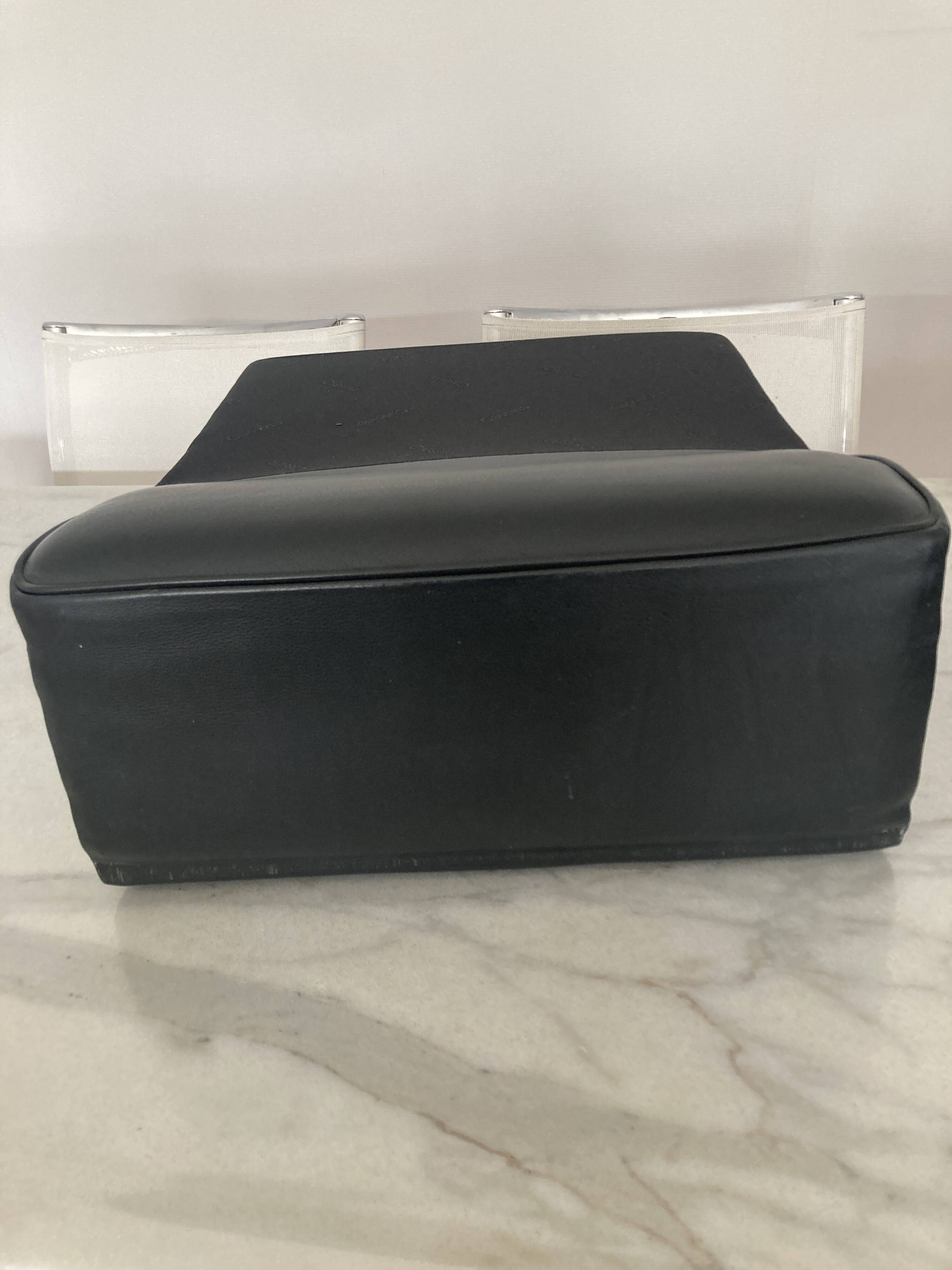 Le Corbusier LC2 armchair in black leather