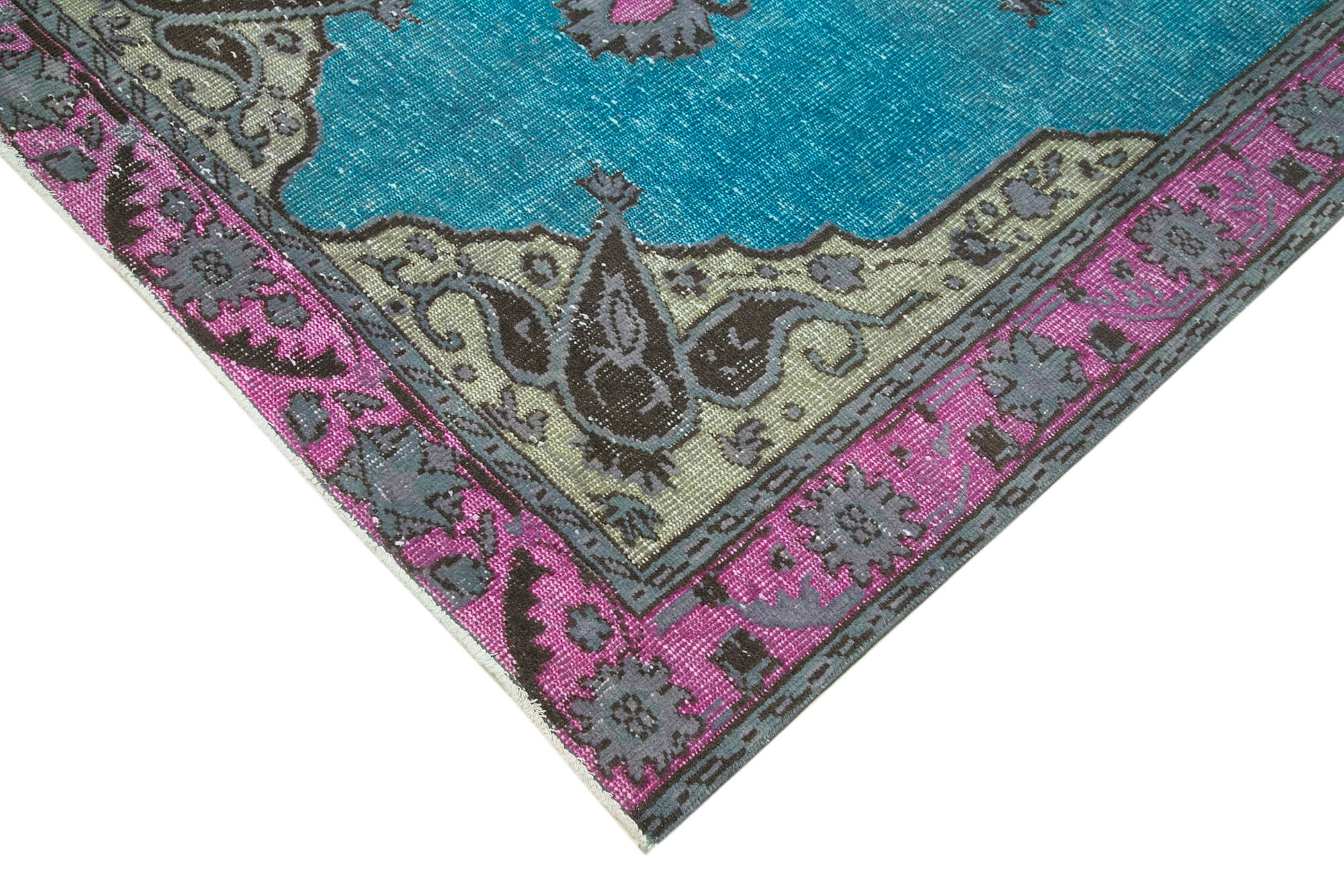 Hand-knotted carved anatolian 1970s 152 cm x 265 cm fuchsia carpet