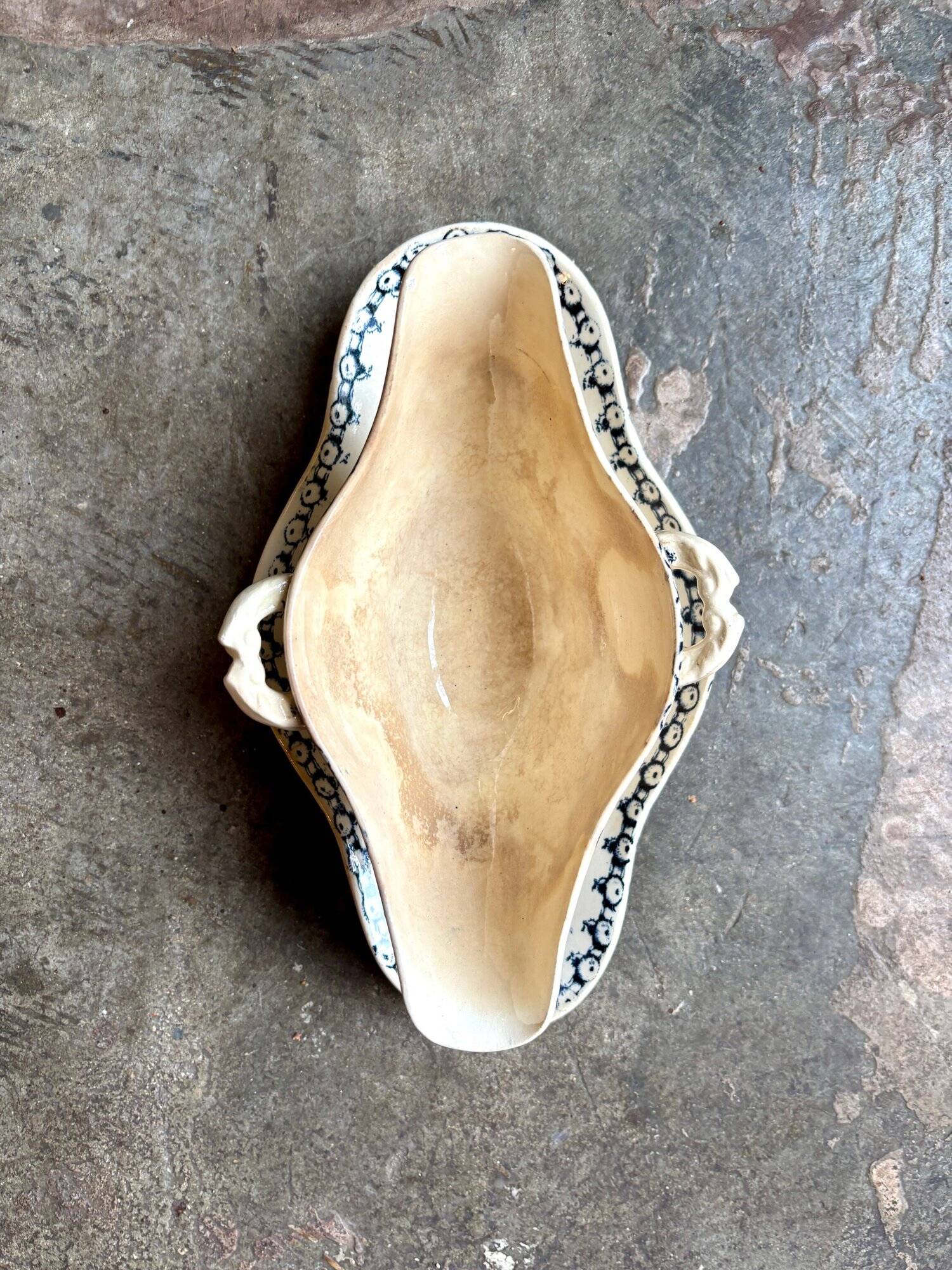 Gien ironware sauceboat, "Chardons" service