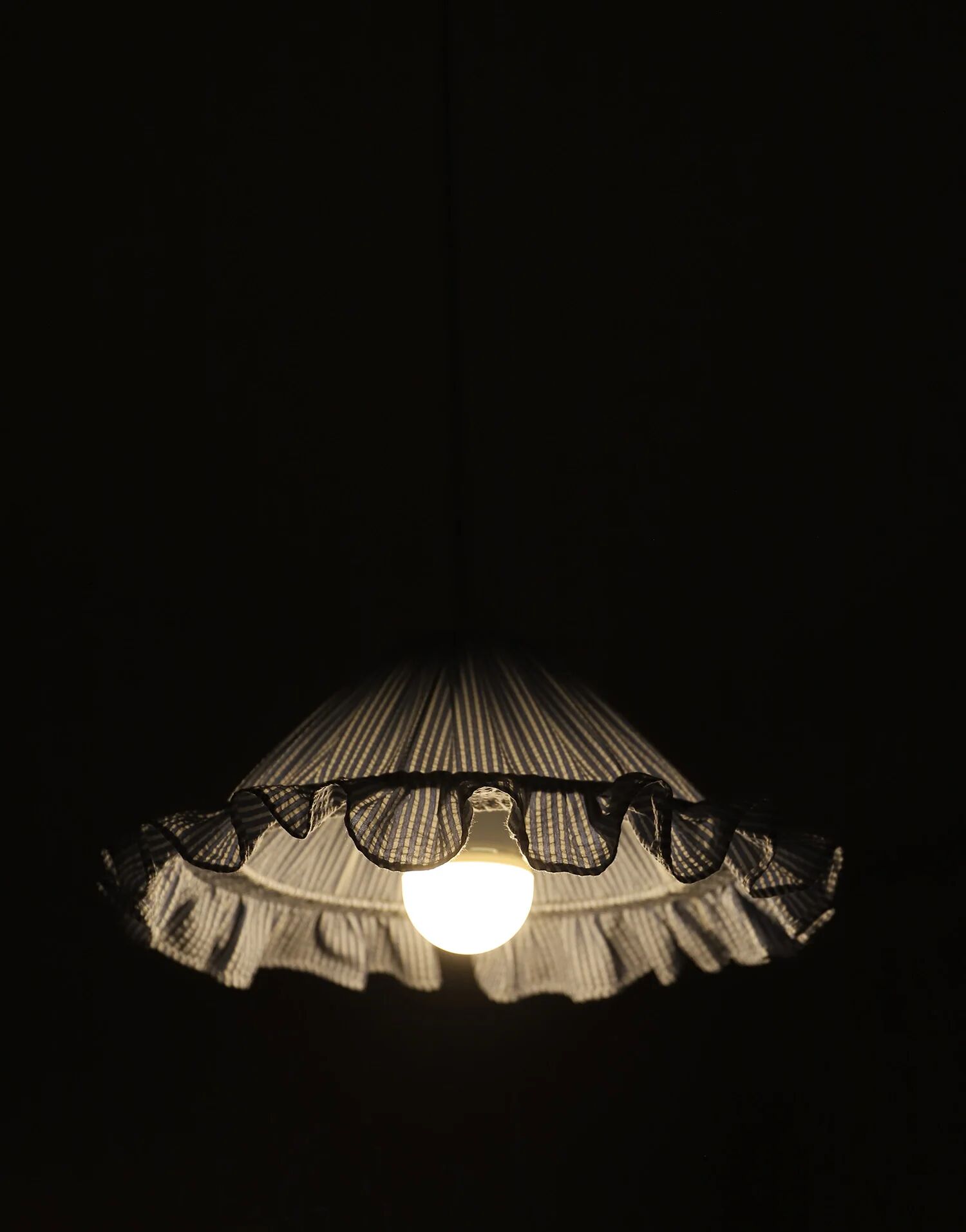 Conical suspension fine stripes with small Emilia "marina" wheel