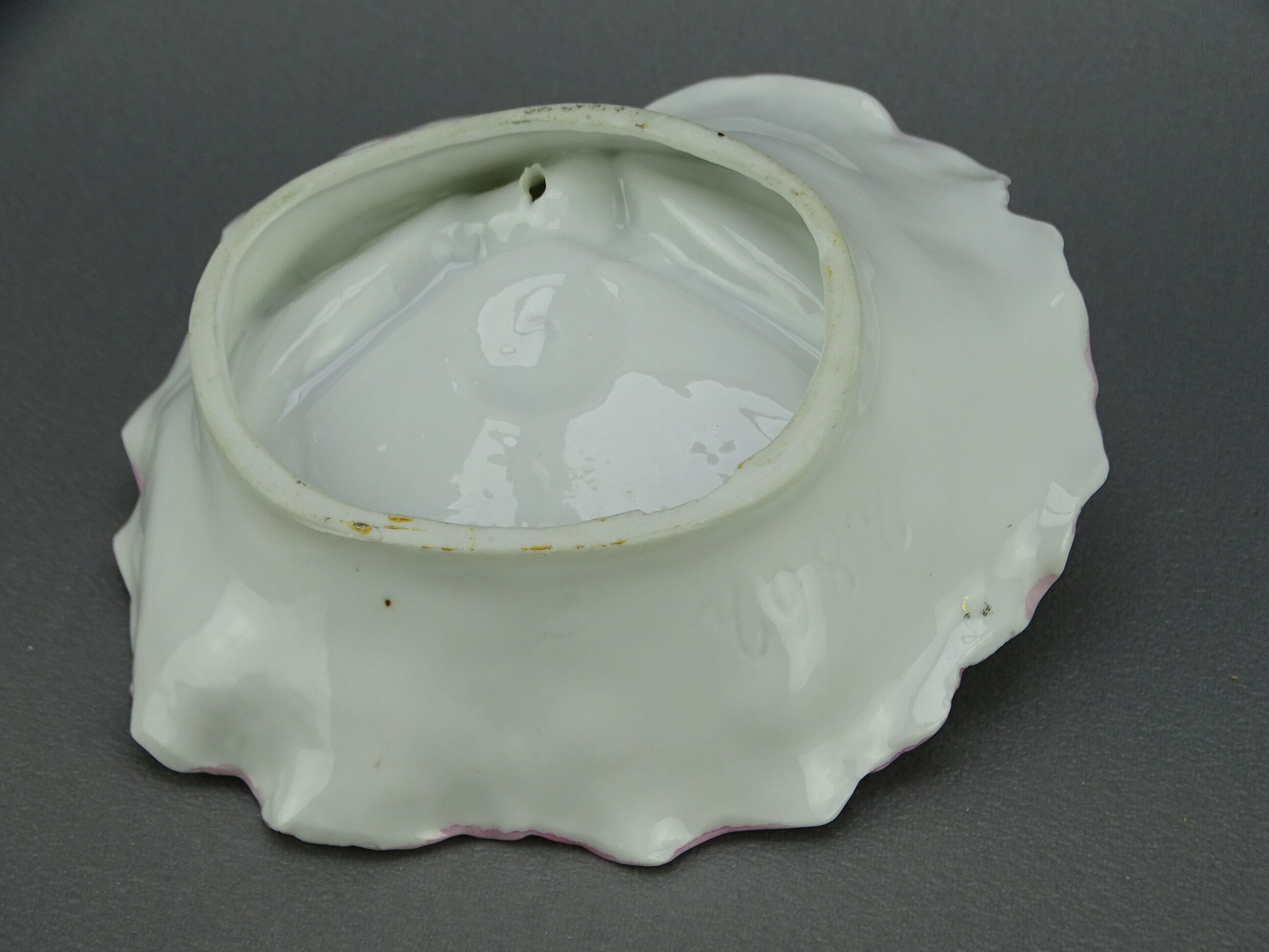 Empty ring pocket in porcelain of Paris