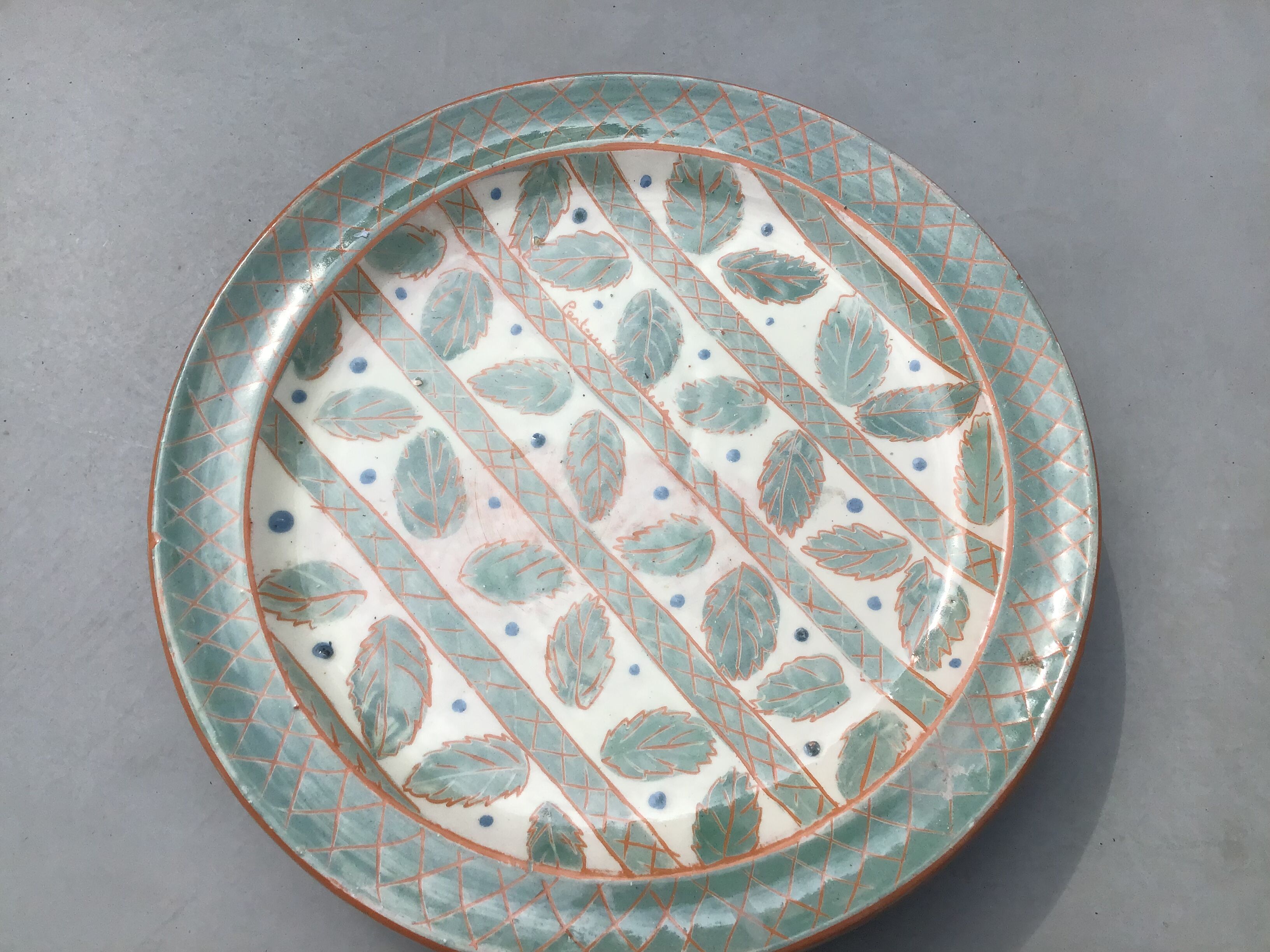 Set of 5 artisanal plates in enamelled earth plus a dessert plate. Unique pieces .