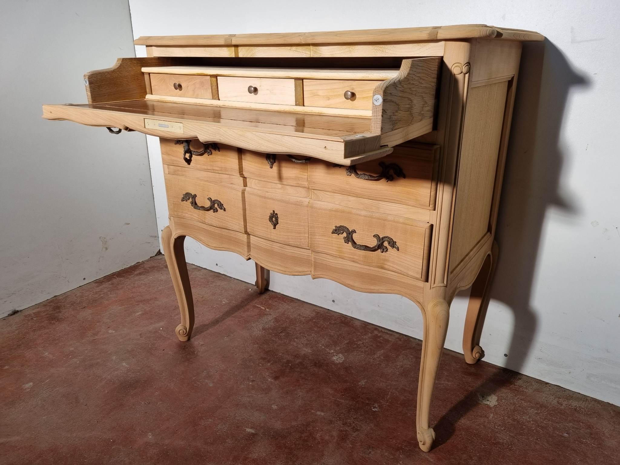 Crossbow chest of drawers with writing