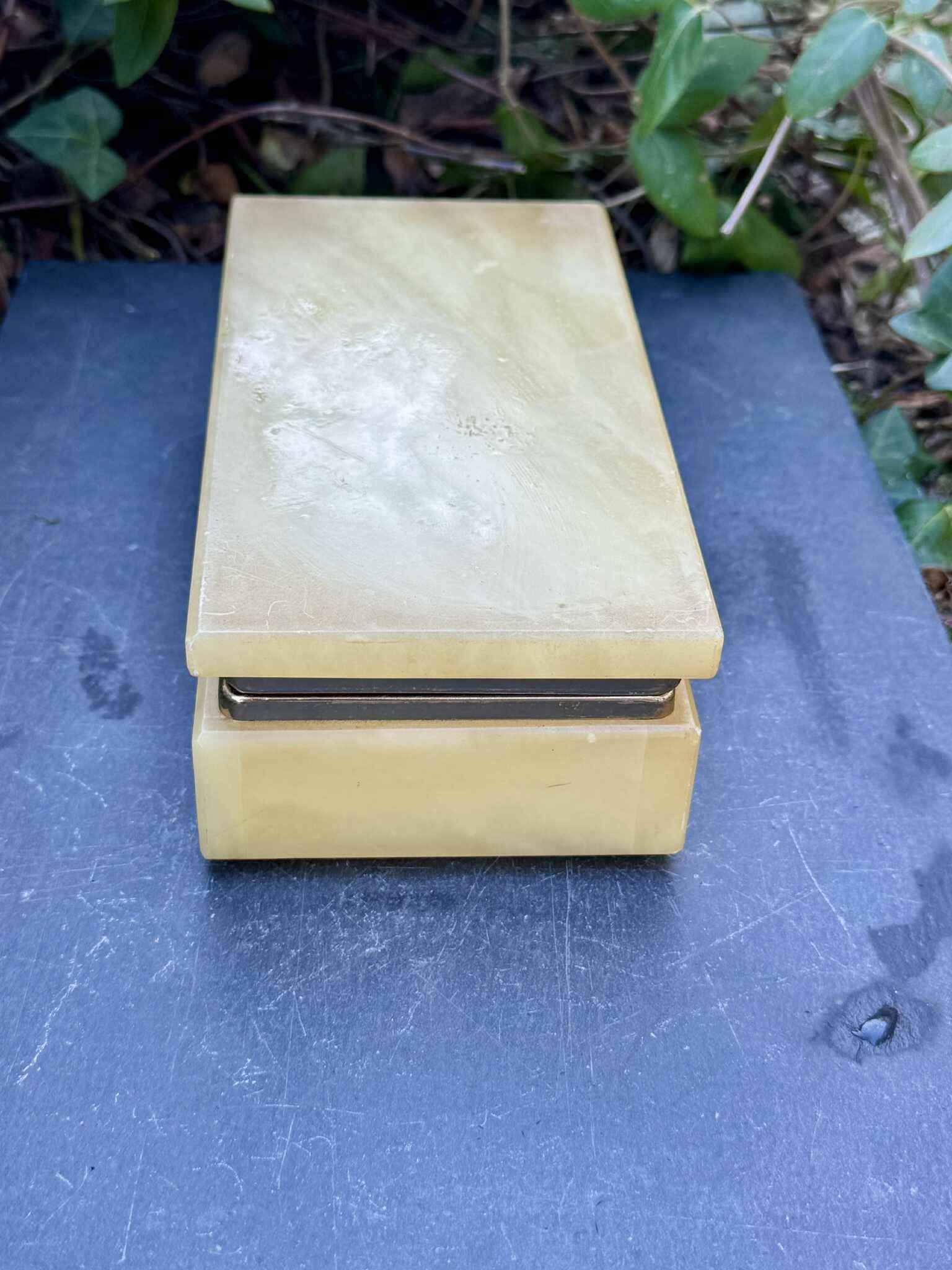Large onyx trinket box from the 1960s, vintage Italy.