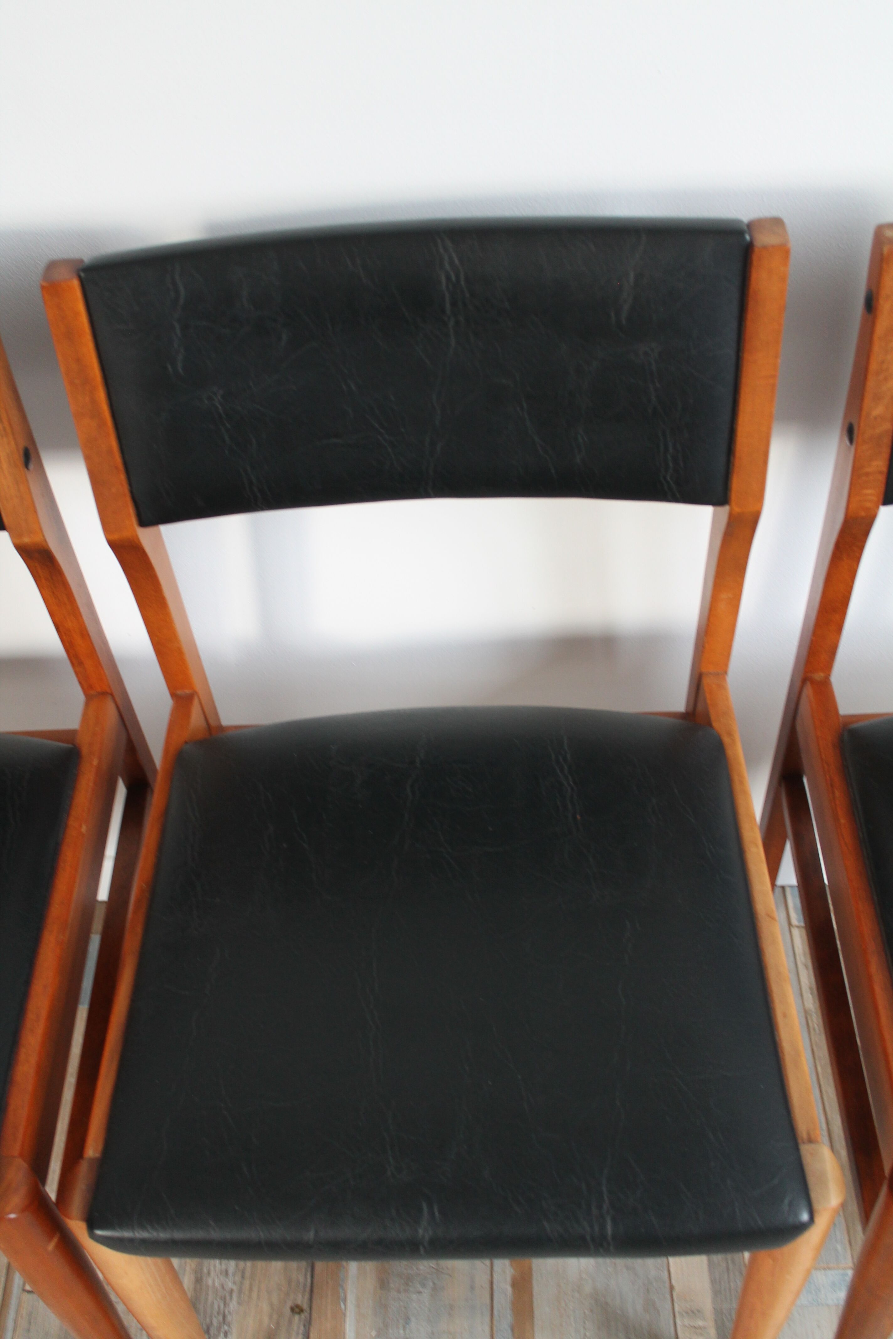 Lot of 4 Scandinavian chairs