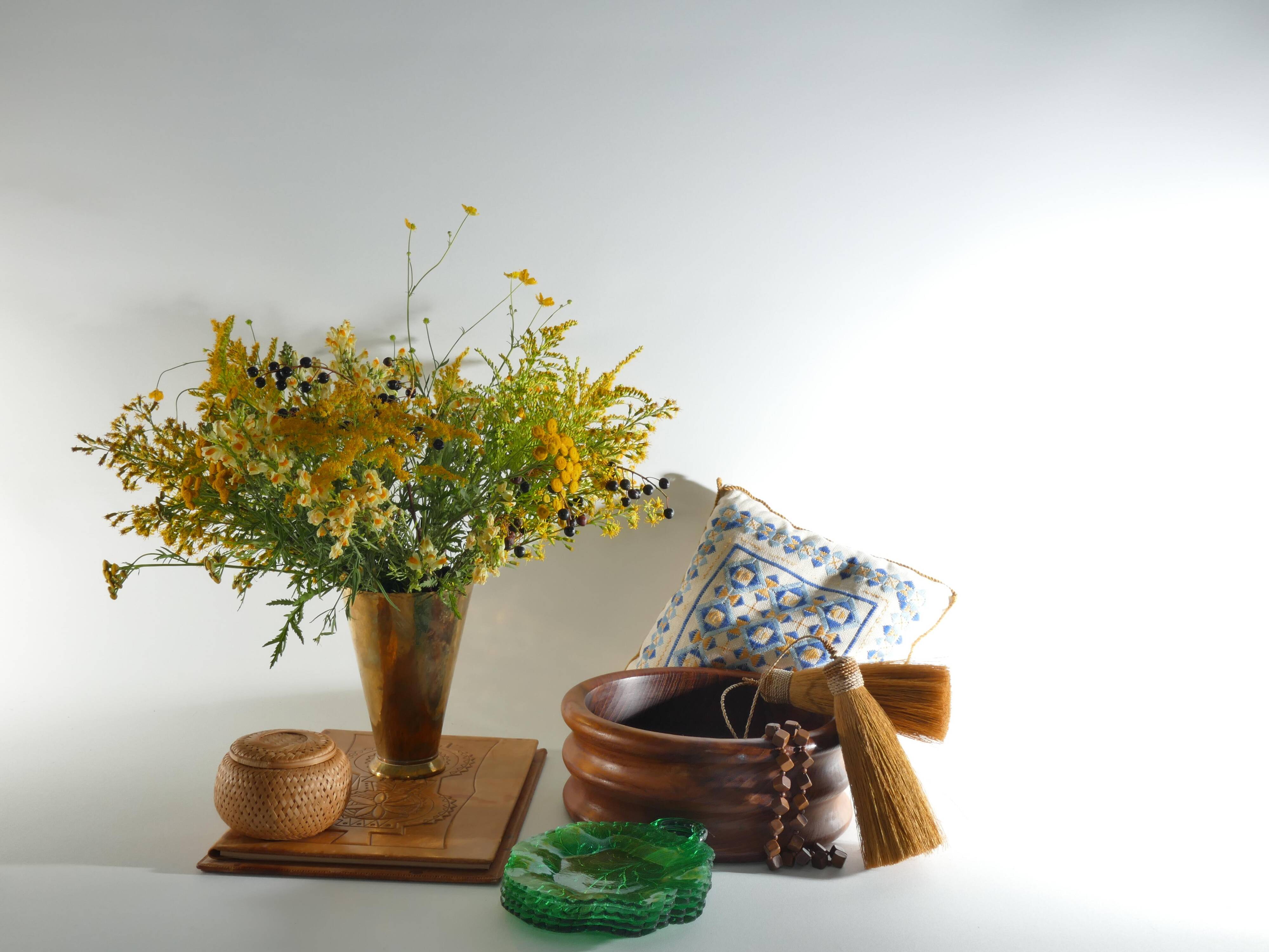 Aesthetic Movement Emerald Green Glass Leaf Plates