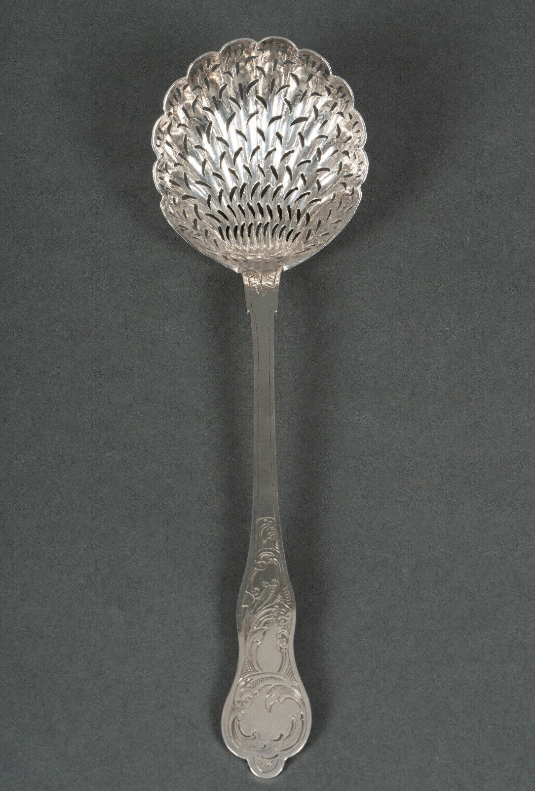 Spoon to sprinkle goldsmith RN silver 53 grams rich decoration Louis XV