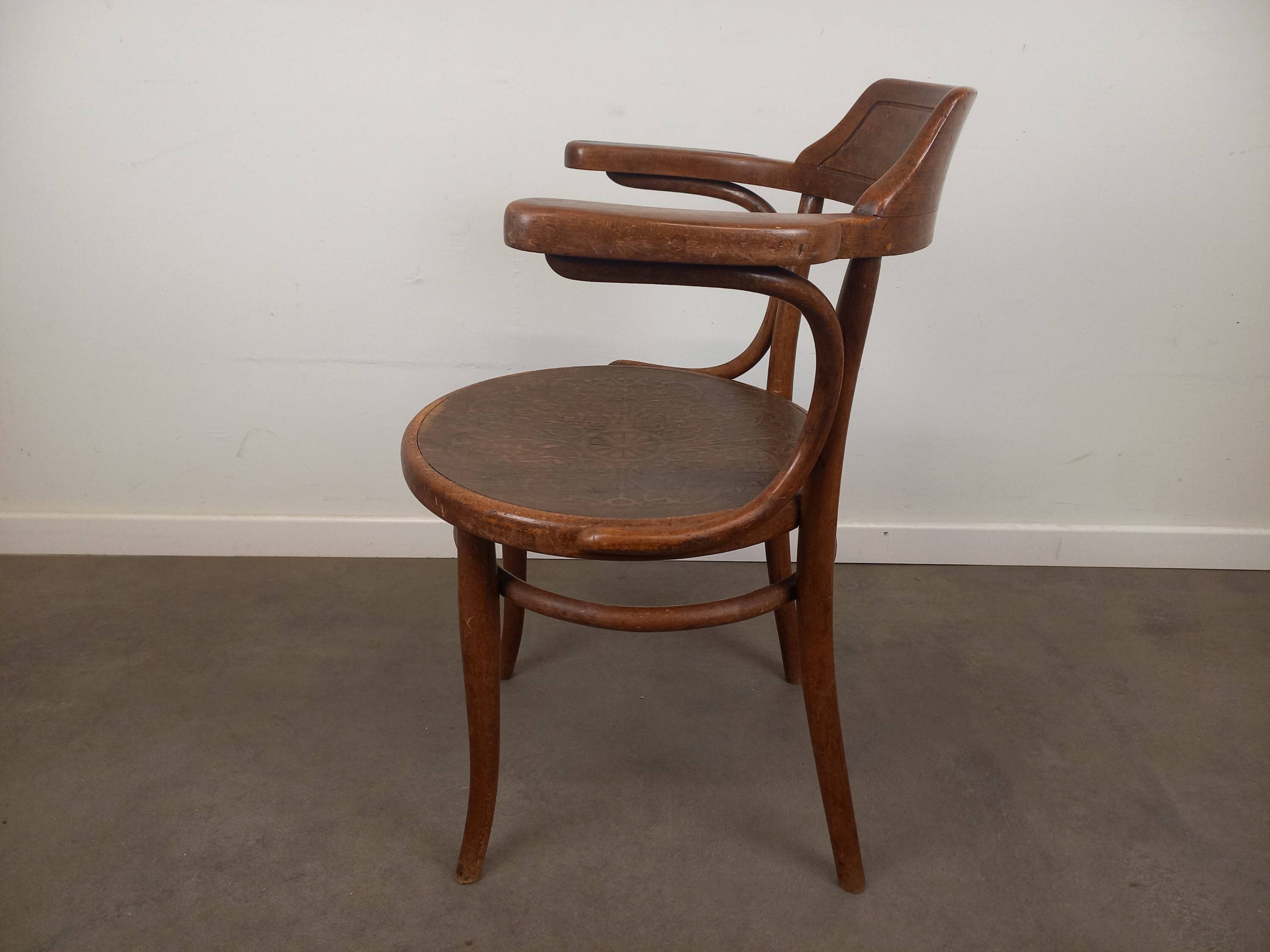 Bentwood chair Thonet