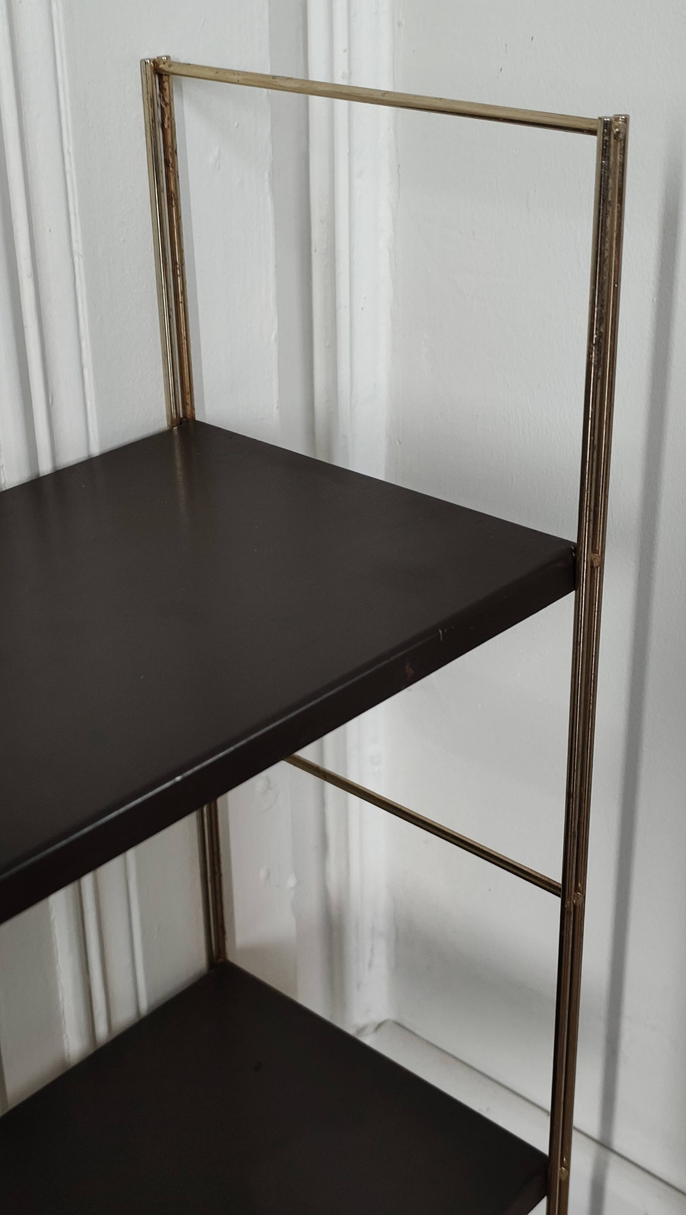 String shelf from the 60s, brown.