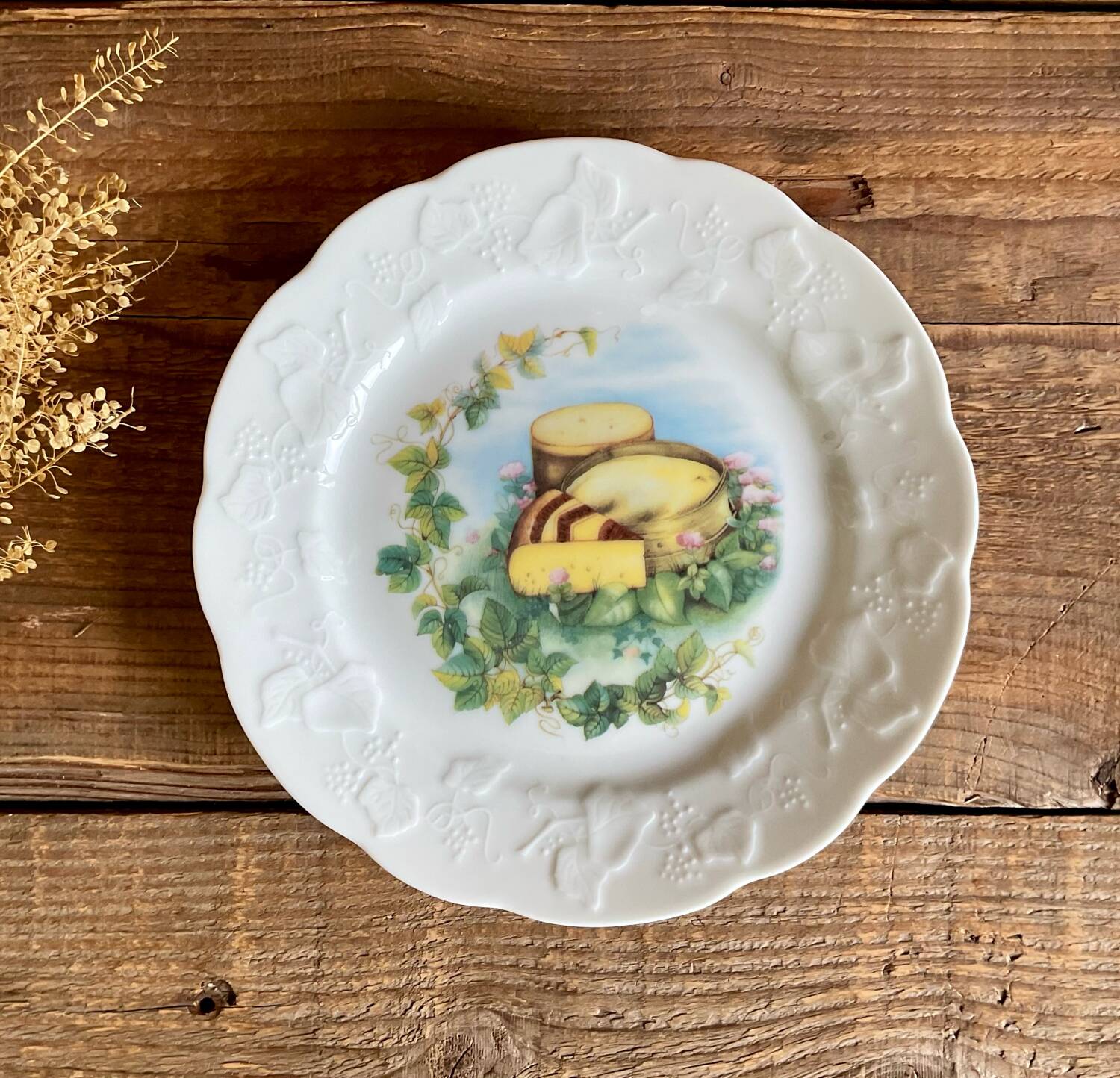 4 Limoges porcelain cheese plates “Wild Lier”
