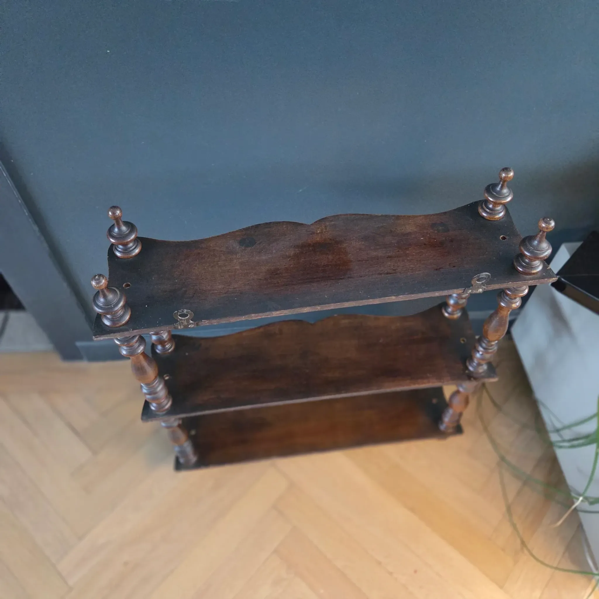 Antique shelf to hang/stand in turned wood - Ref 1464