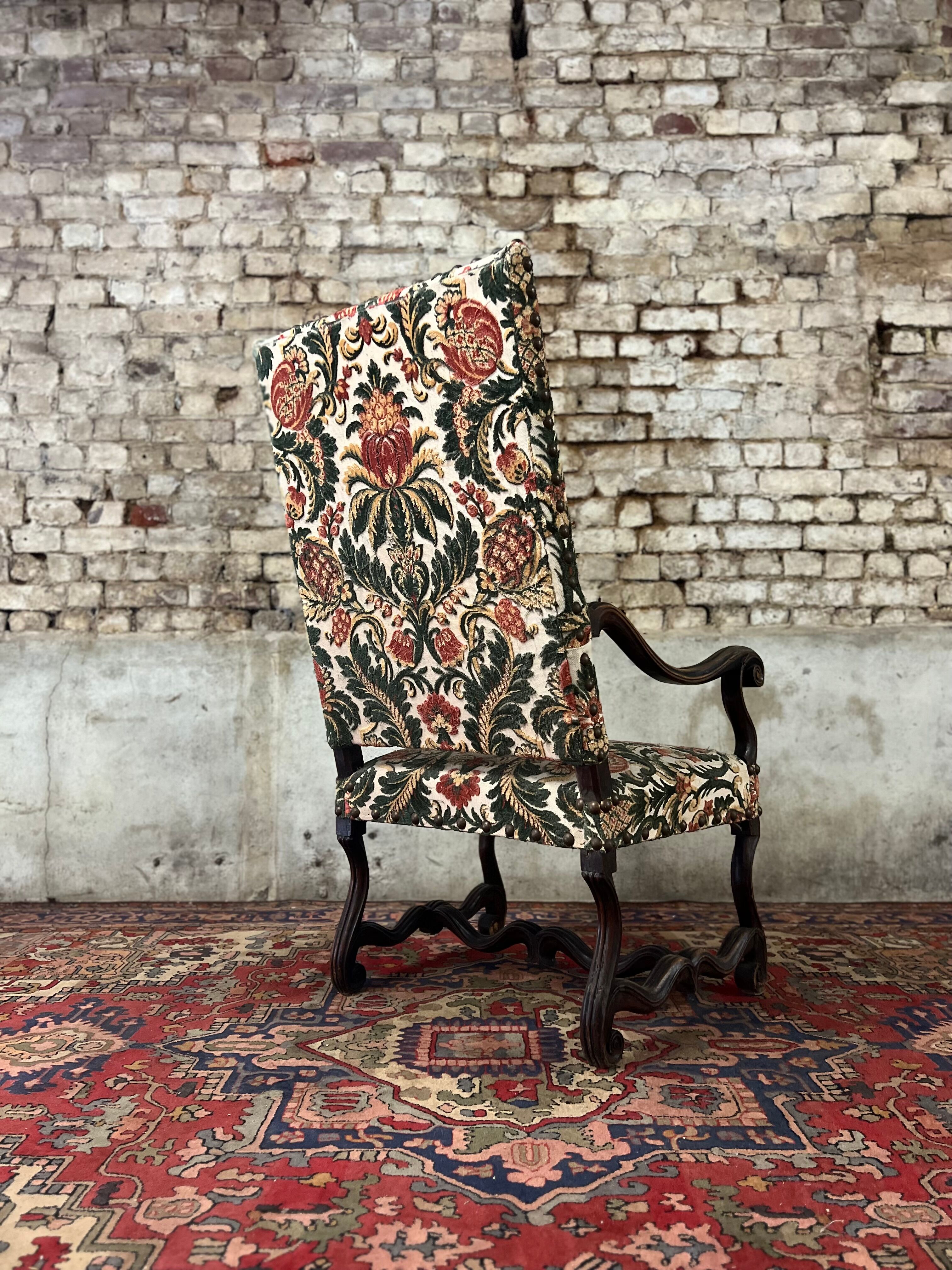 Walnut armchair Louis XIII of the seventeenth century