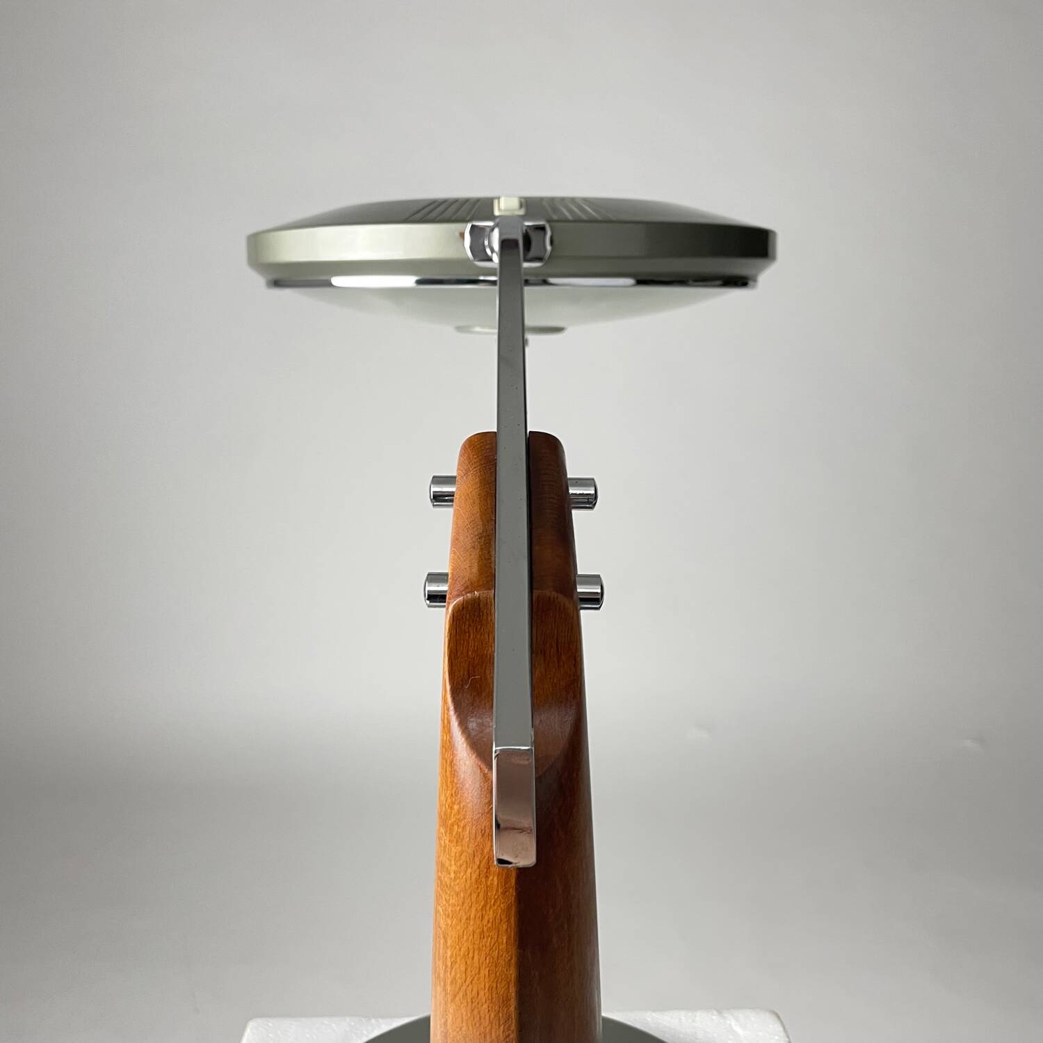 Lampe president, conçue par luís pérez de la oliva pour fase 1970 gris clair