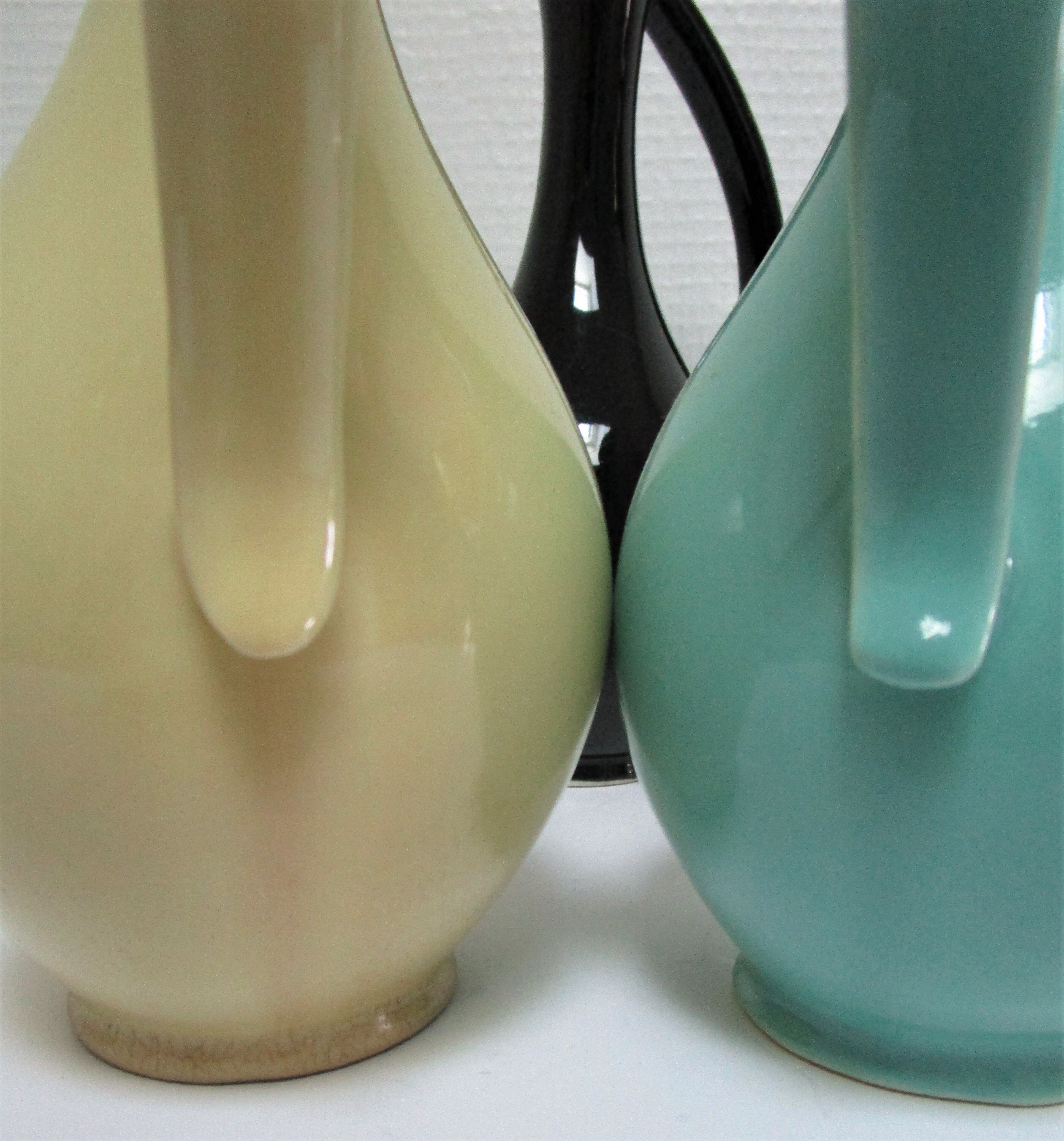 Three ceramic enamels design 60s soliflores black yellow green