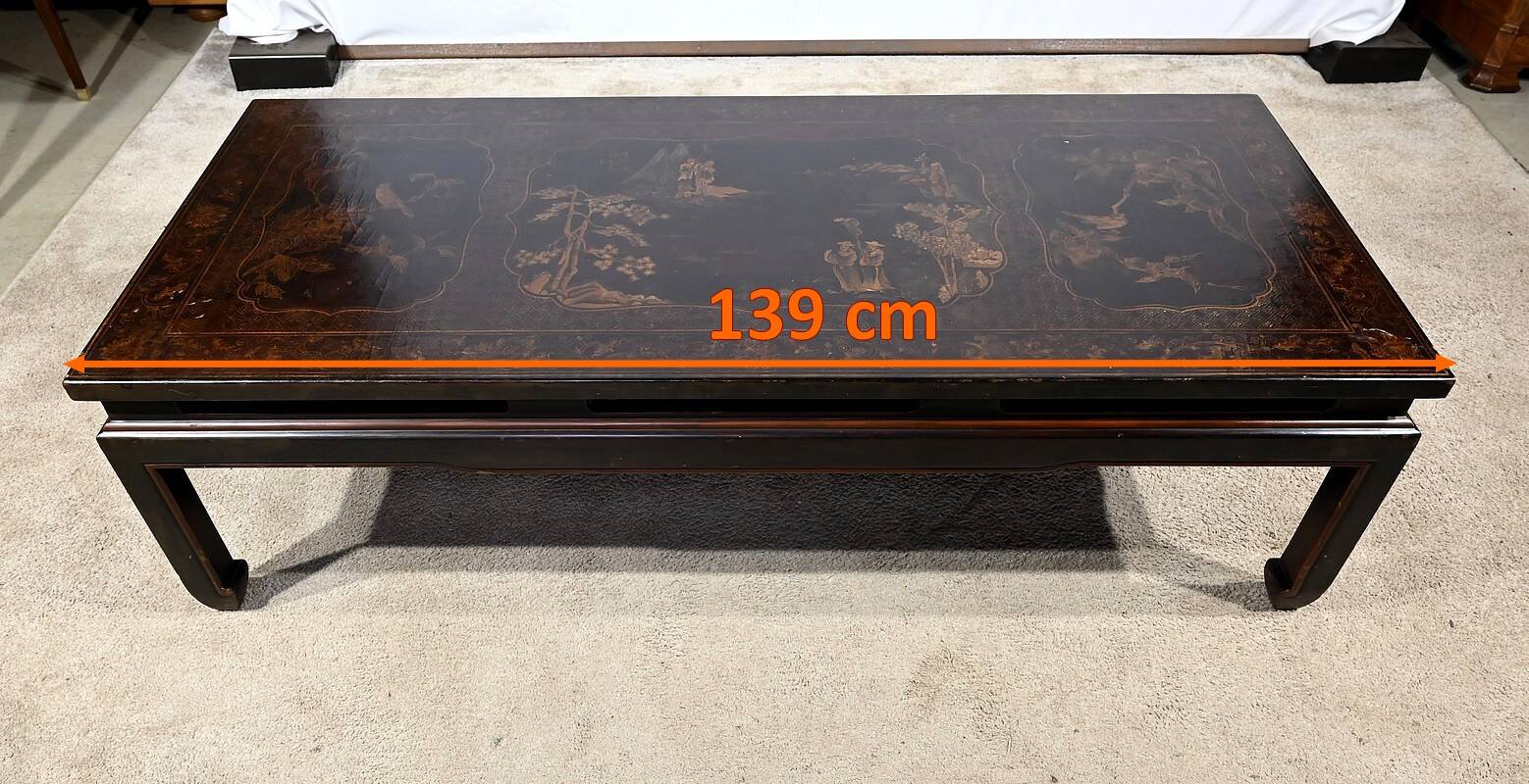 Important Asian Coffee Table, in black lacquered wood – Mid 20th century