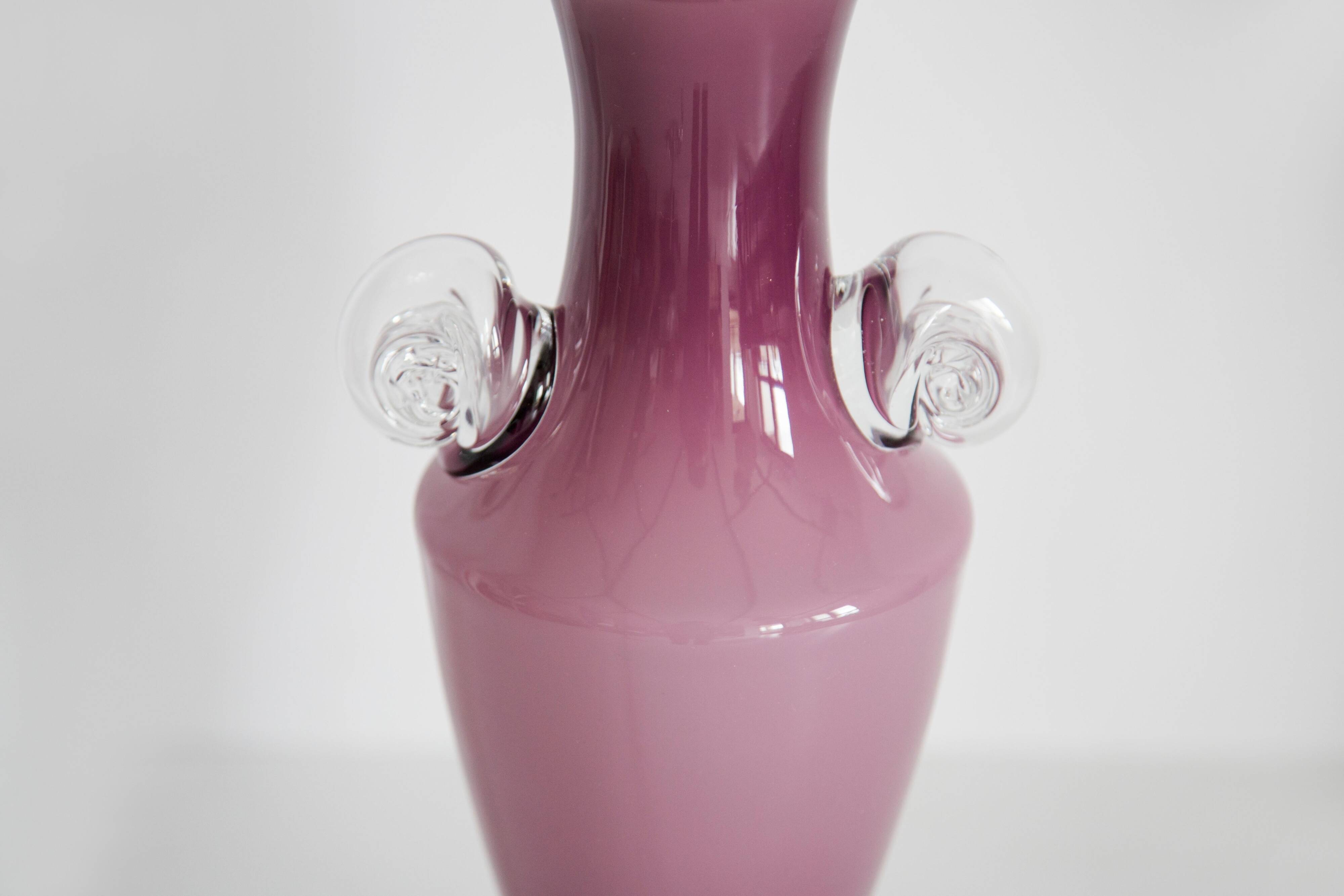 Vase décoratif en verre violet vintage de style milieu du siècle, Europe, années 1960