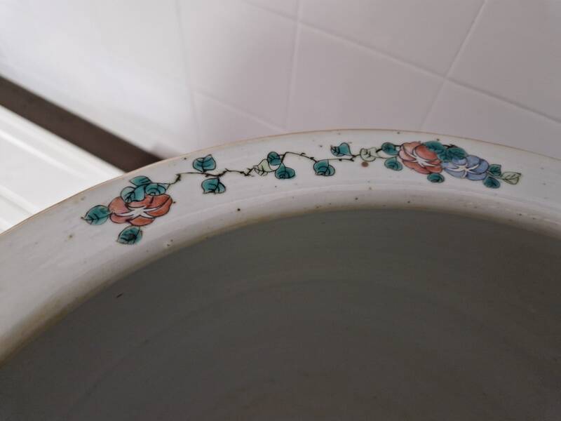 China - Circular fishbowl in Famille Rose enamel