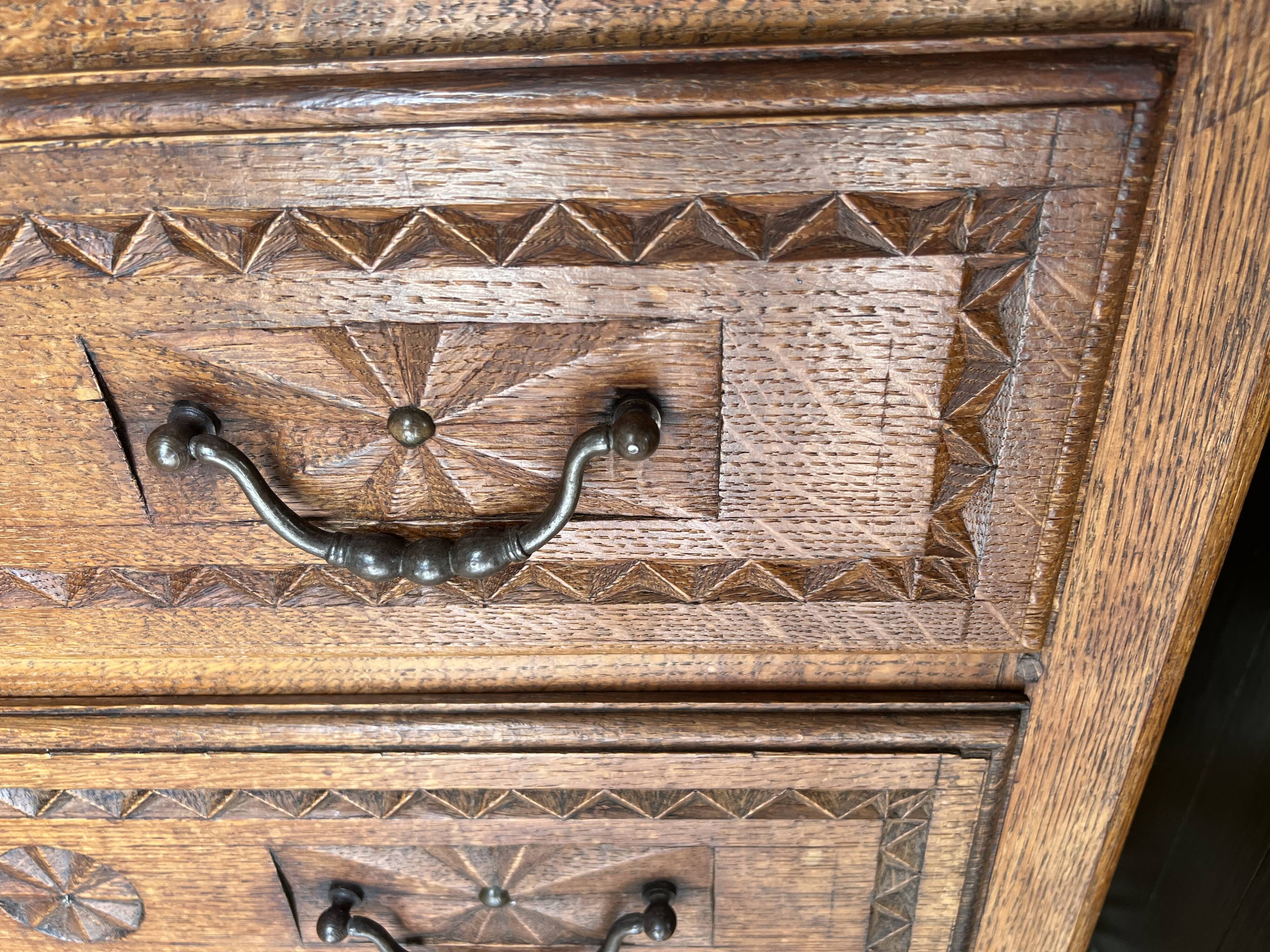 Commode en chêne de style breton 4 tiroirs