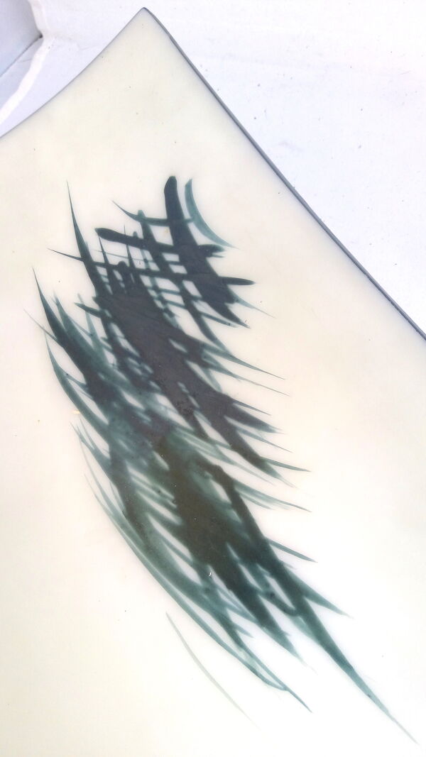 Plat XL de Bernard Gilbert en opaline dure