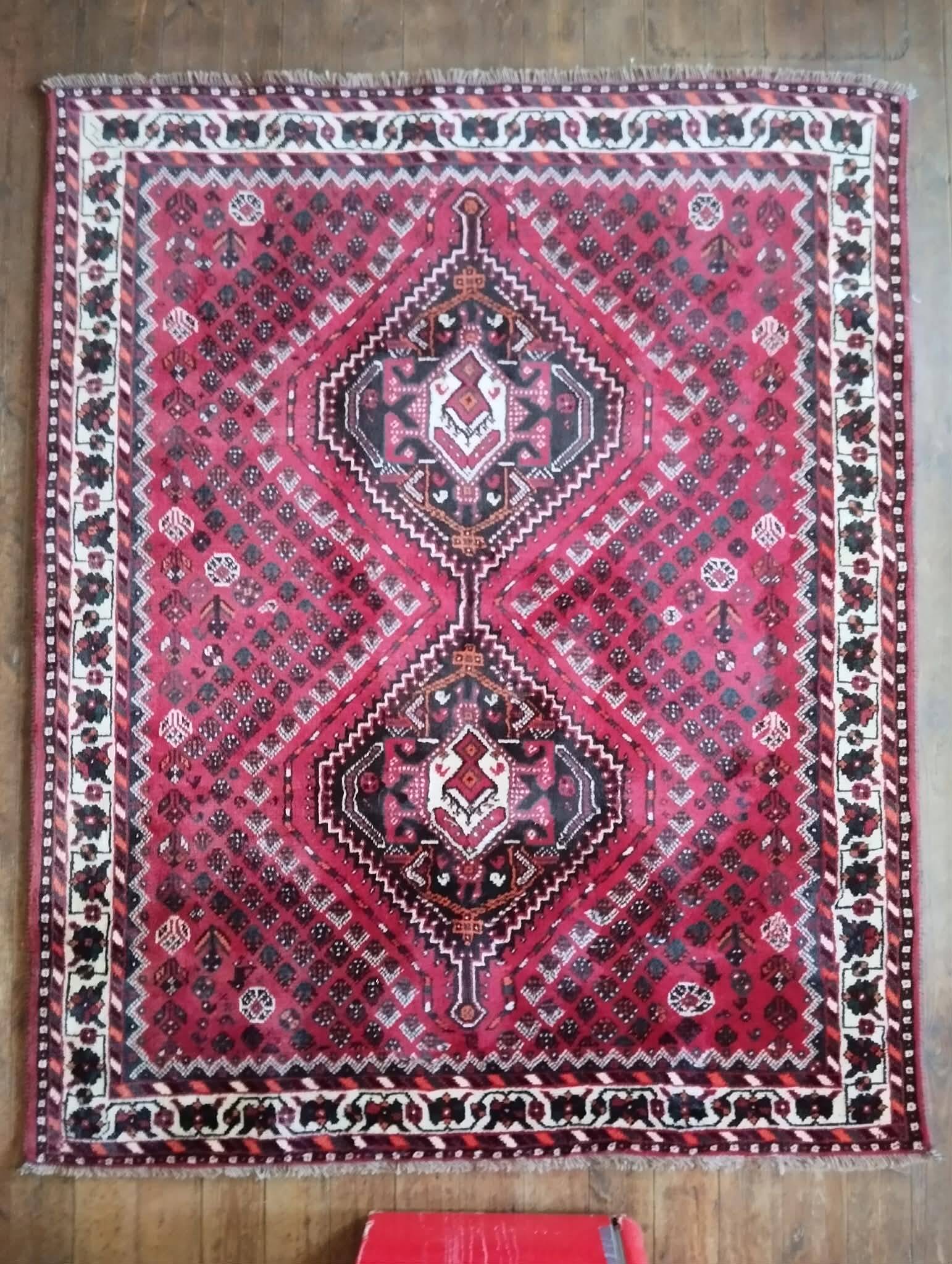 Handmade Qashqai Persian rug 200x160cm
