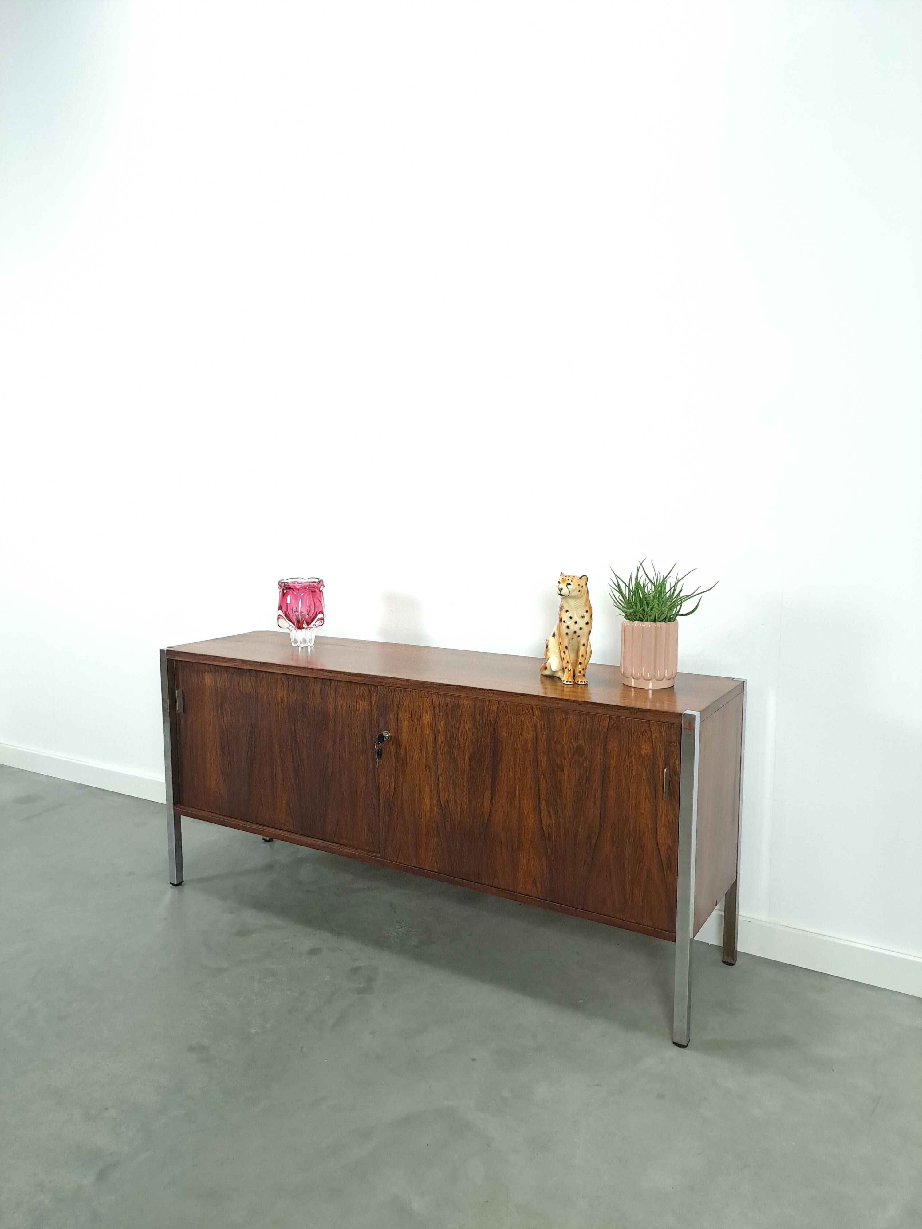 Enfilade en palissandre plus fin avec chromen poten, vintage kast